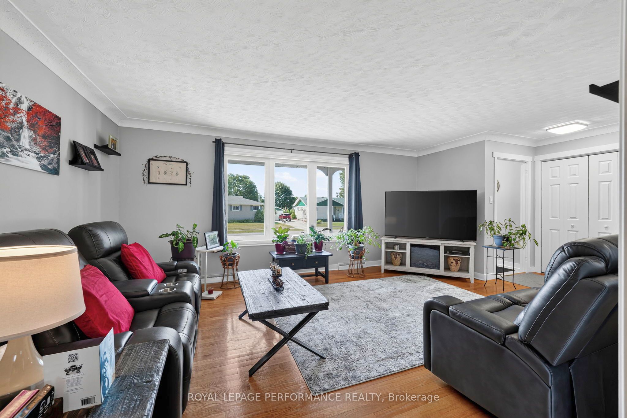 48 Pine Street Property Photo 7