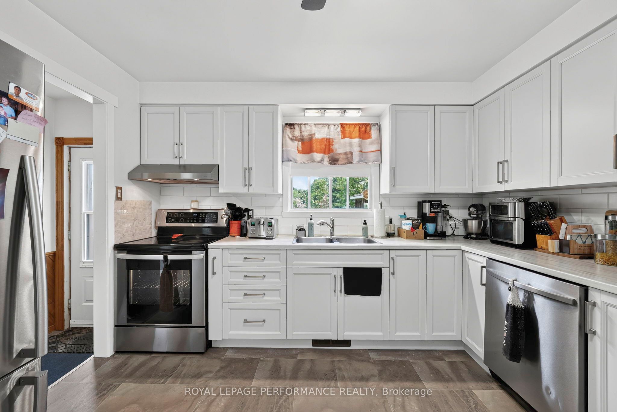 48 Pine Street Property Photo 11