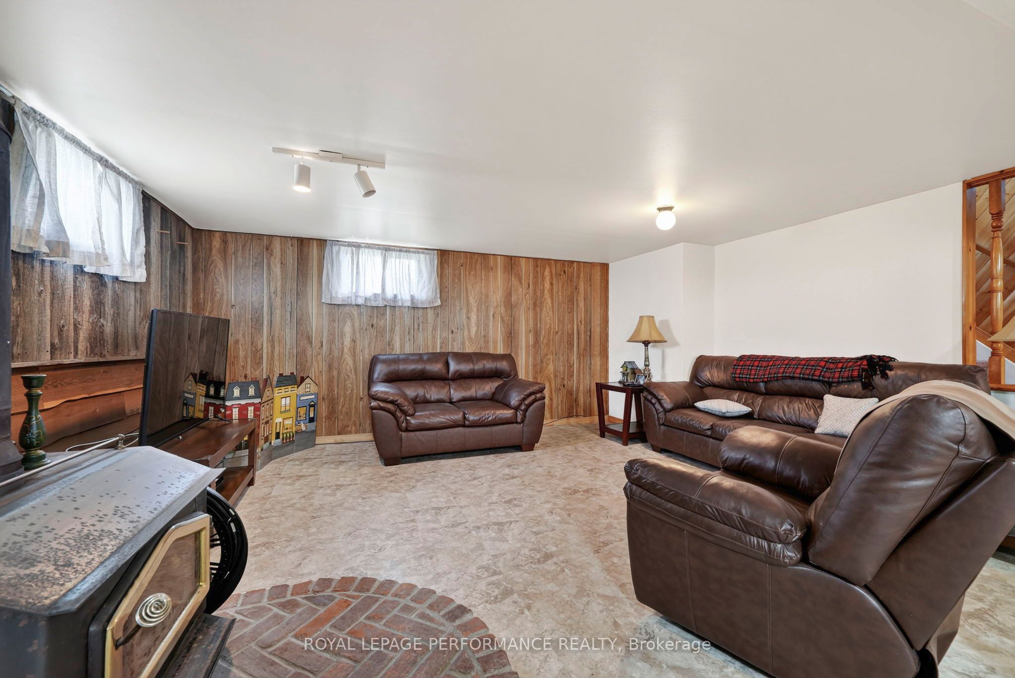 48 Pine Street Property Photo 26