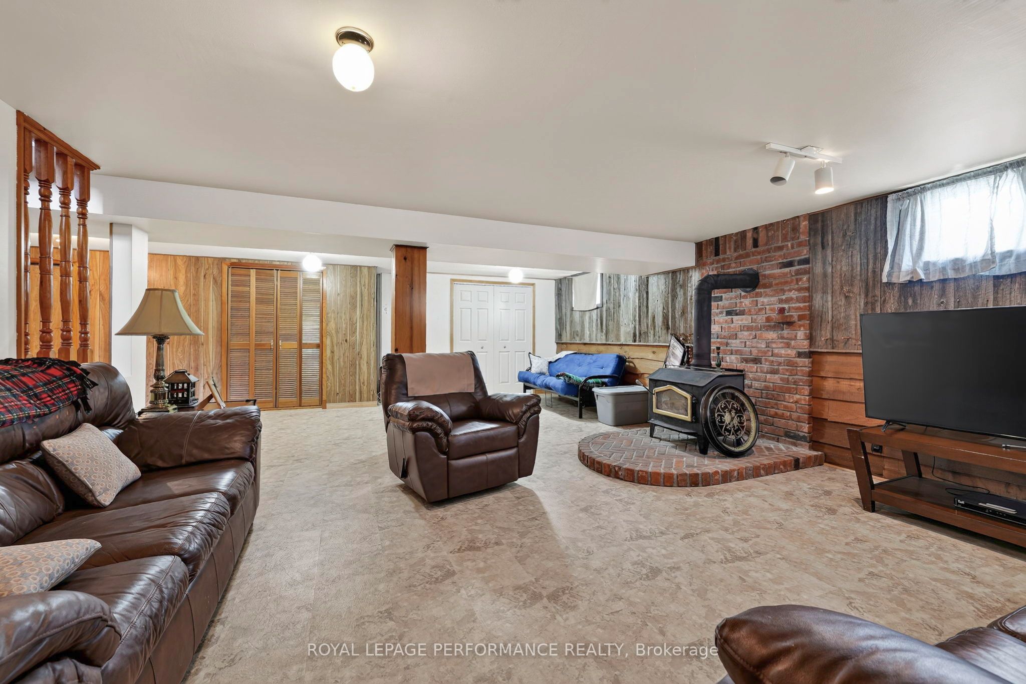 48 Pine Street Property Photo 27