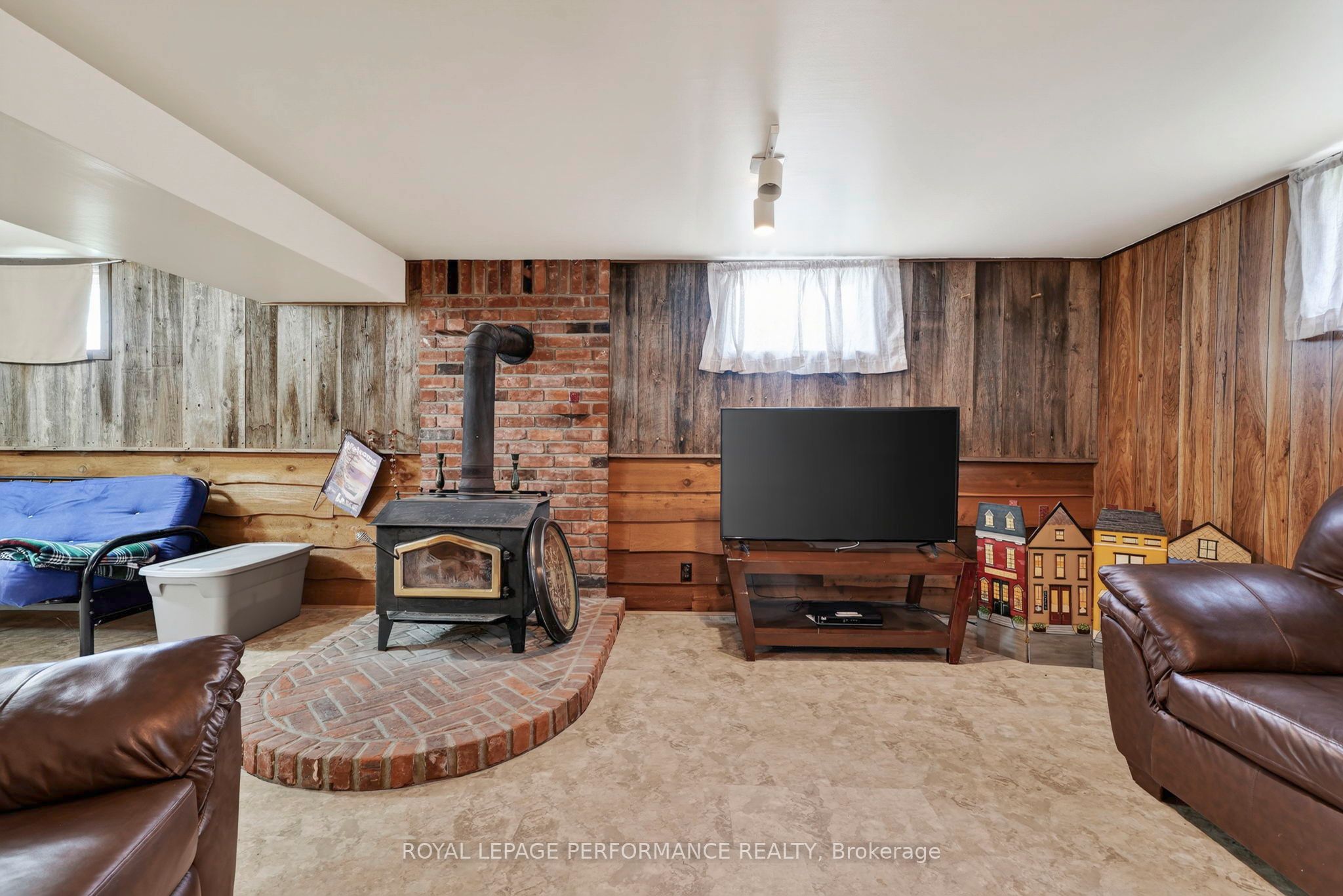 48 Pine Street Property Photo 28