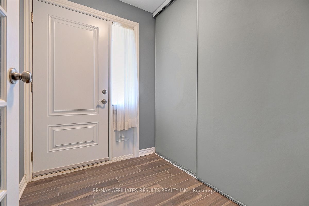 73 Mcclintock Way 94 Property Photo 3