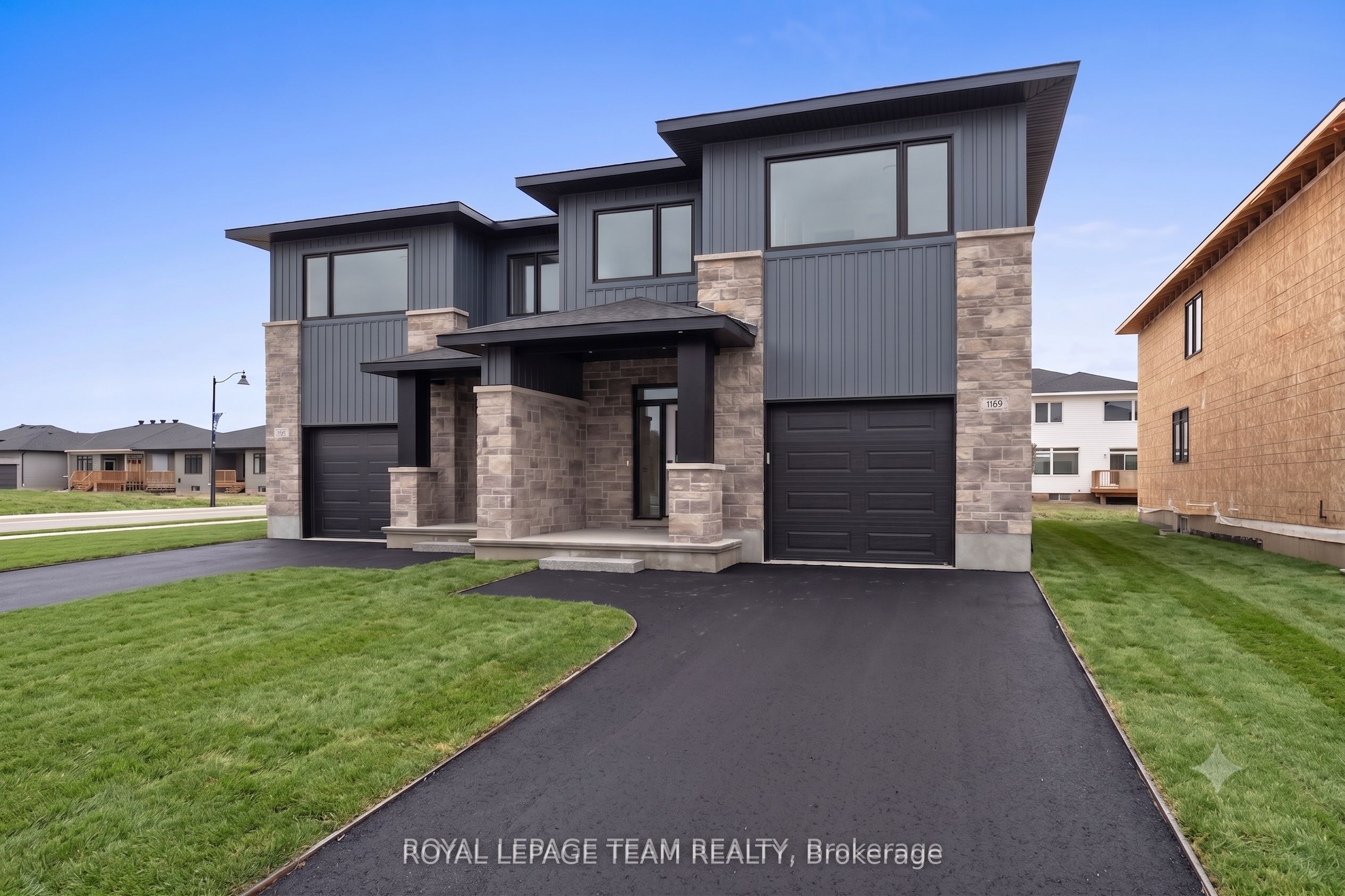 1060 Moore Street Property Photo 1