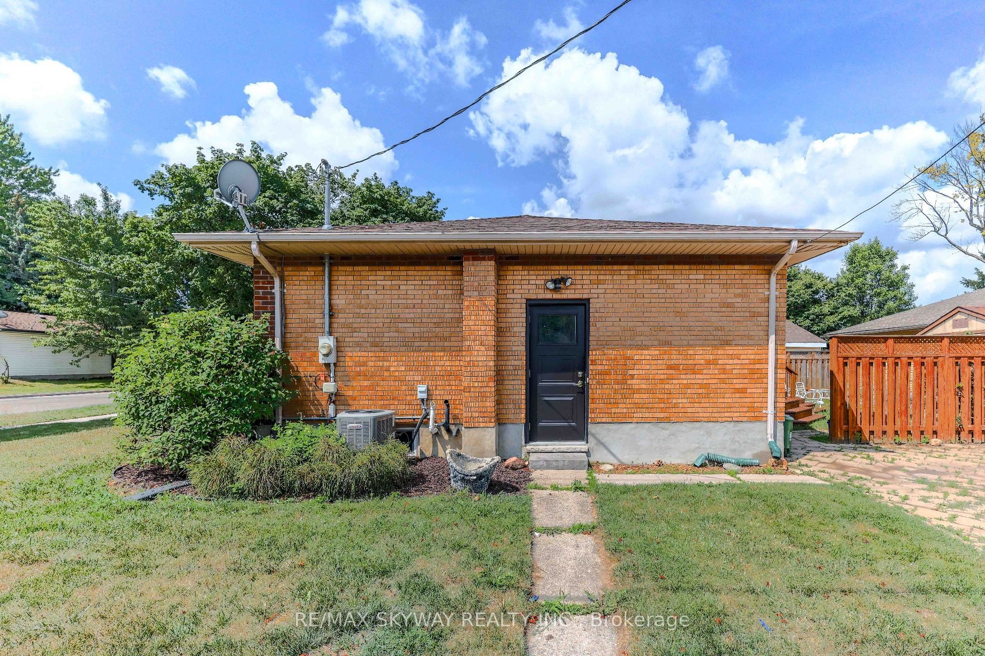 724 Brant Street Property Photo 4