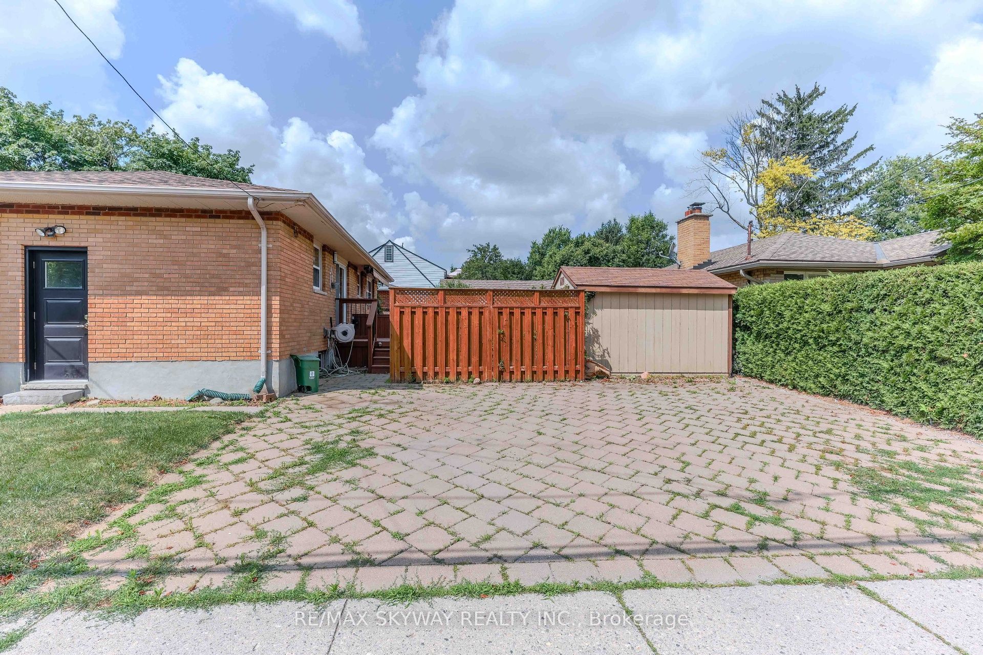 724 Brant Street Property Photo 6