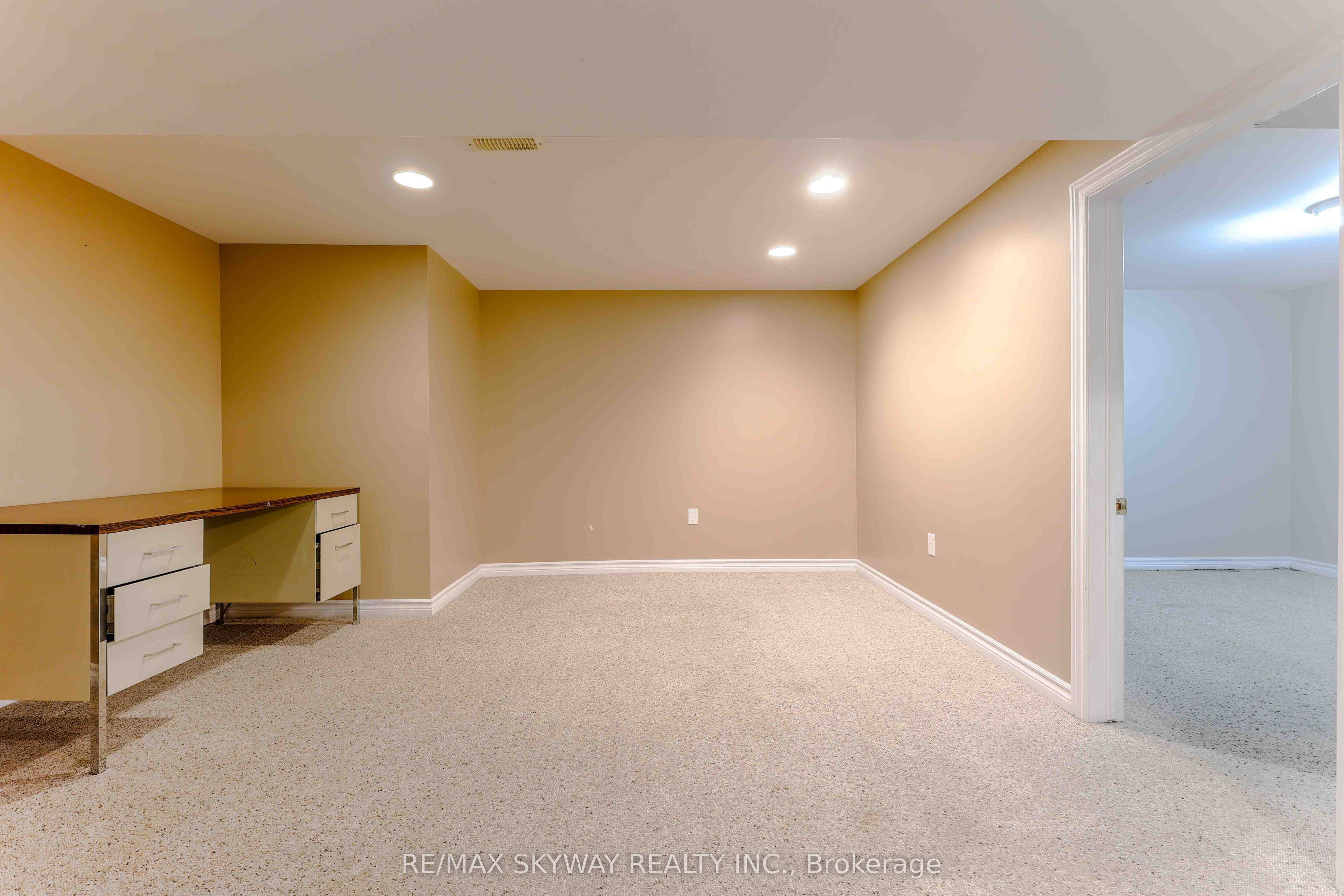 724 Brant Street Property Photo 39