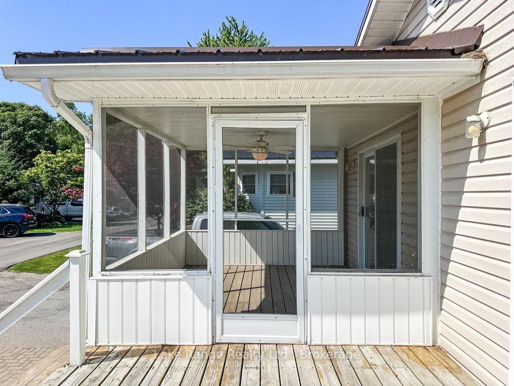8 Cherokee Lane E Property Photo 7