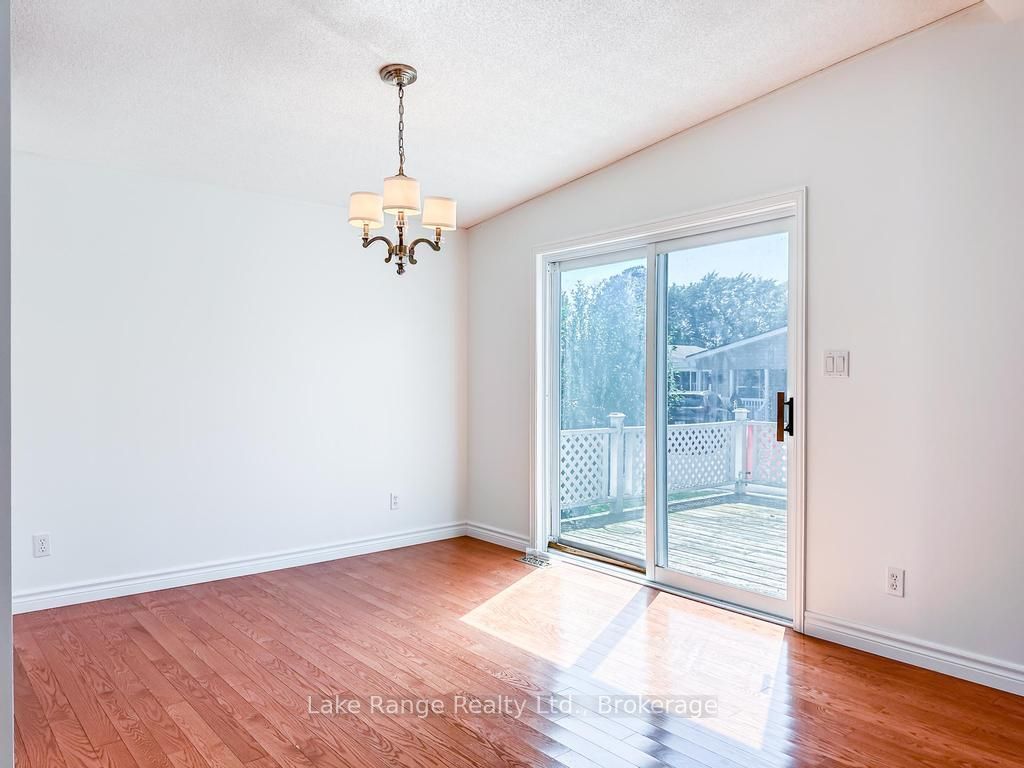 8 Cherokee Lane E Property Photo 10