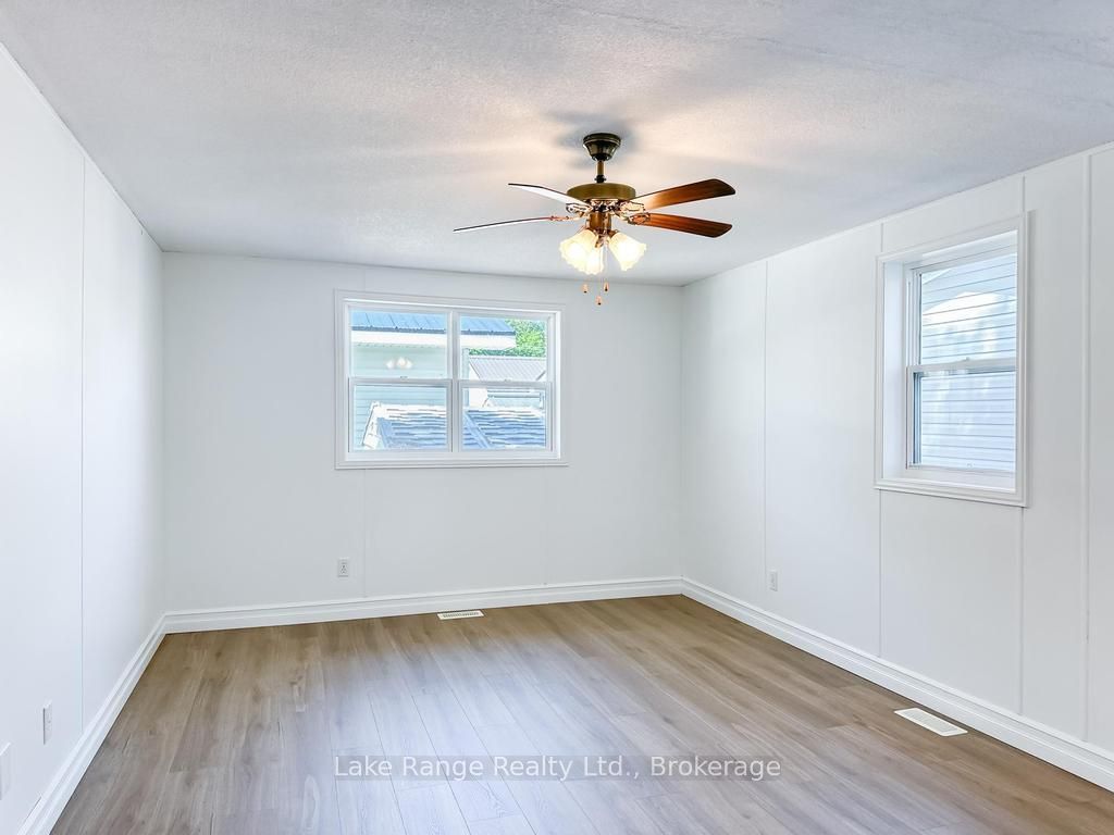 8 Cherokee Lane E Property Photo 15