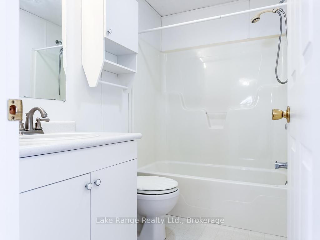 8 Cherokee Lane E Property Photo 18