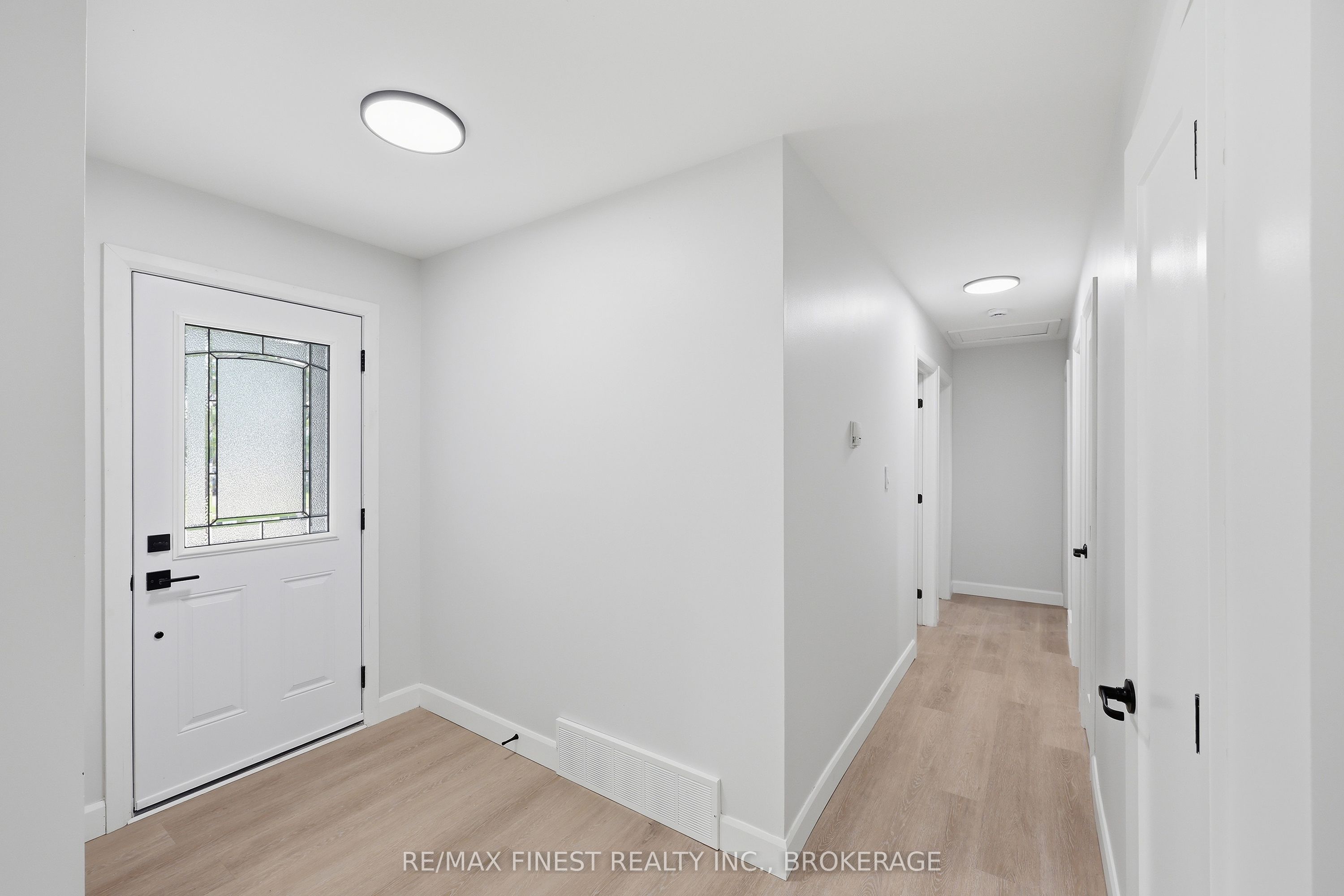 687 Willis Street Property Photo 5