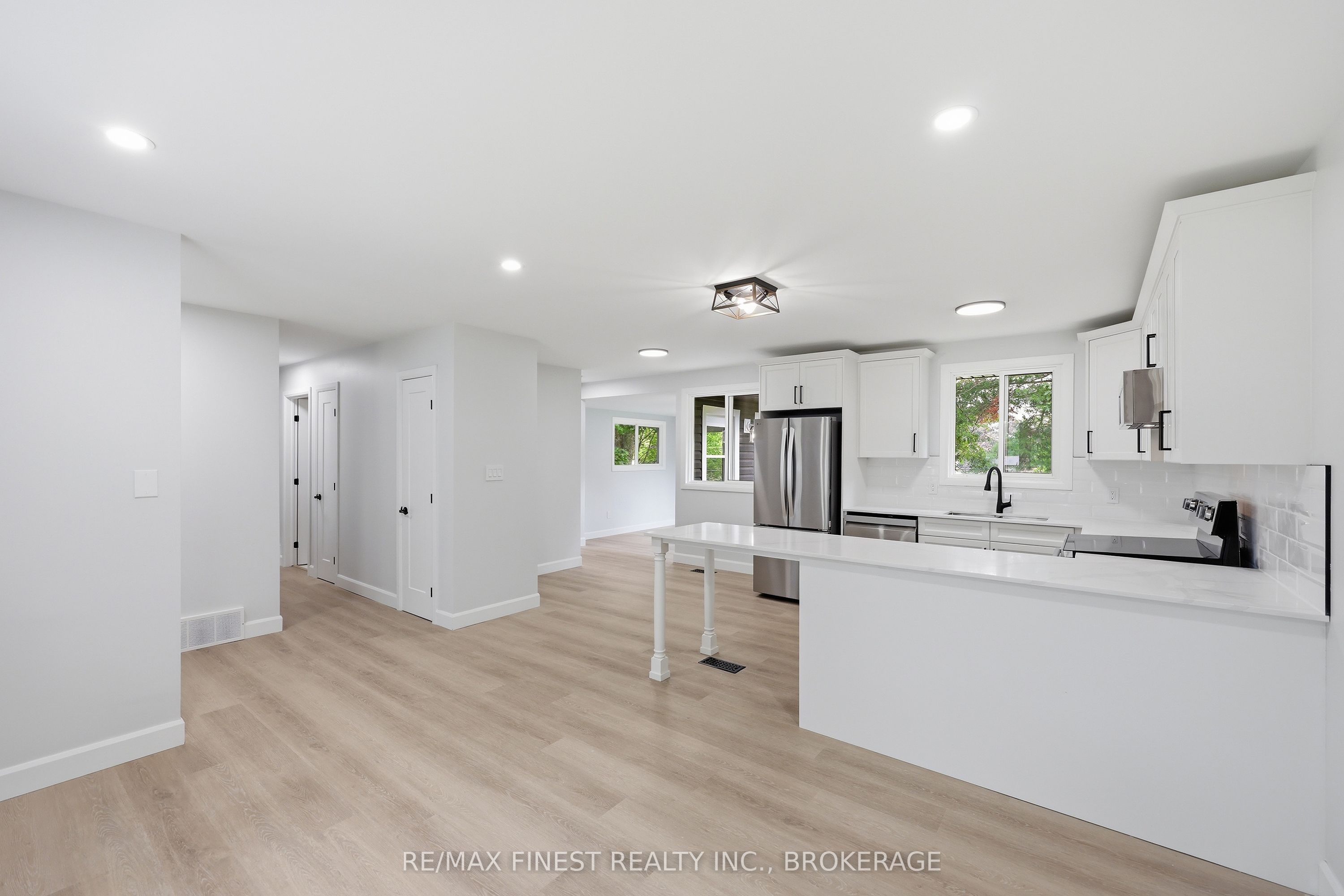687 Willis Street Property Photo 9