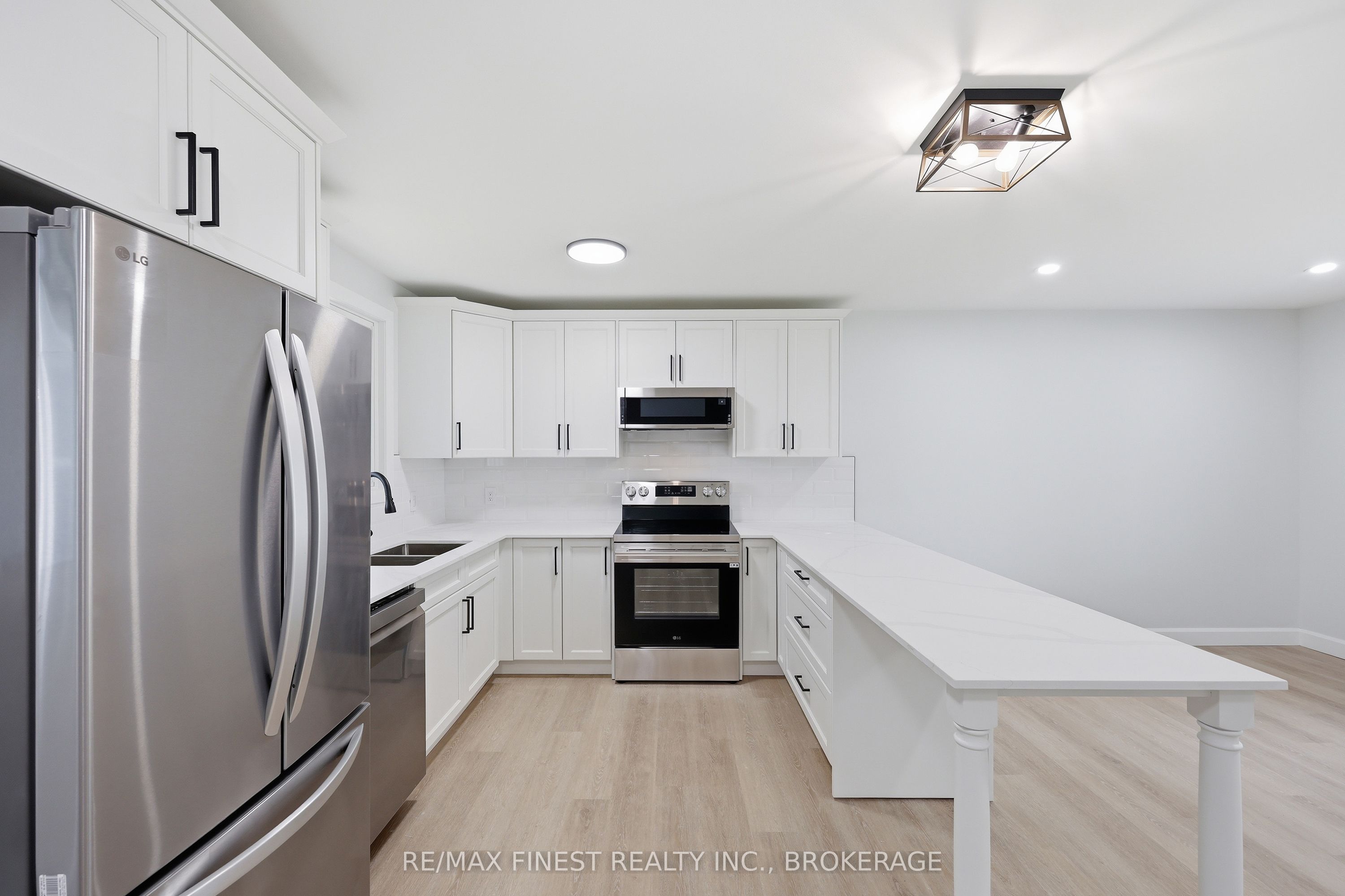 687 Willis Street Property Photo 14