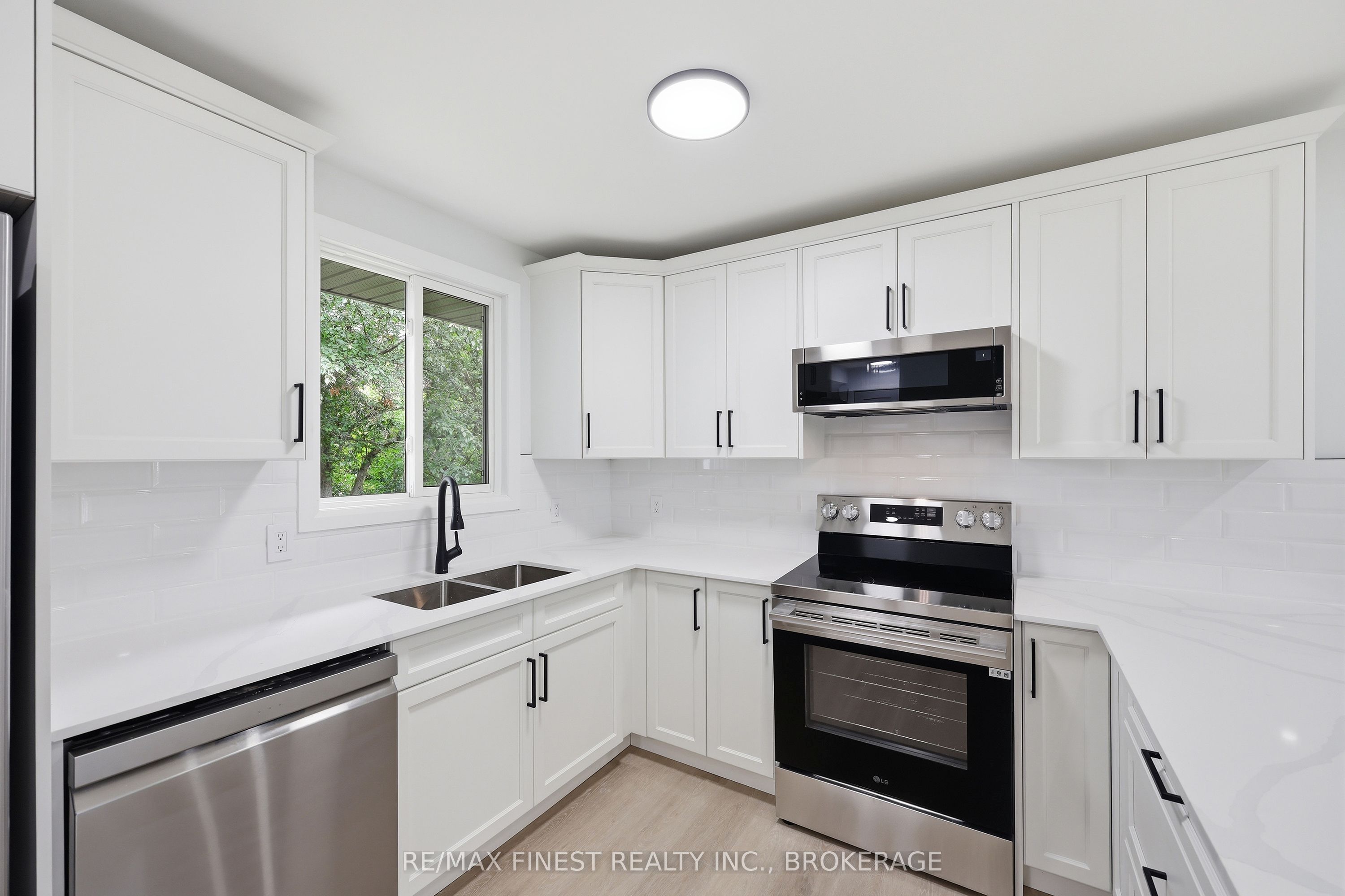 687 Willis Street Property Photo 15