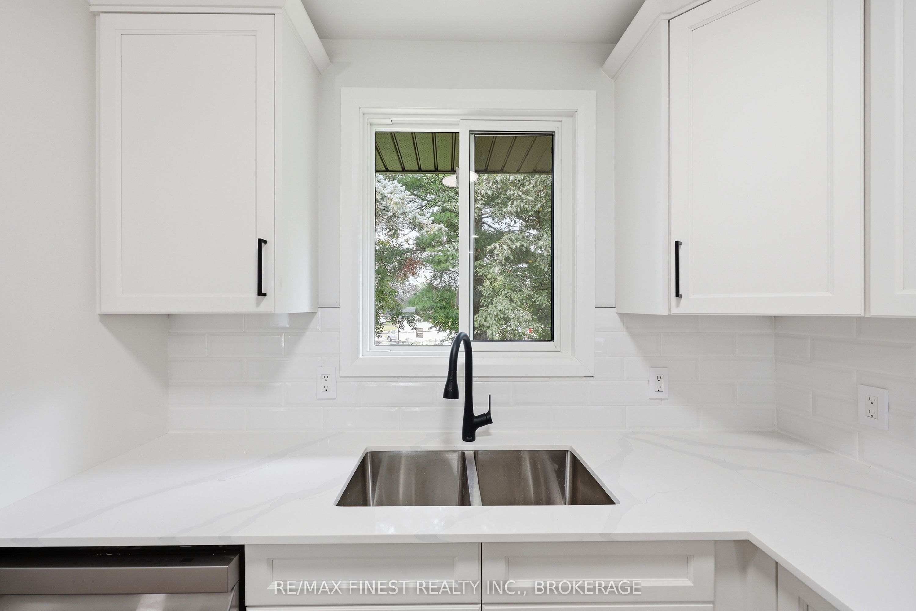 687 Willis Street Property Photo 16
