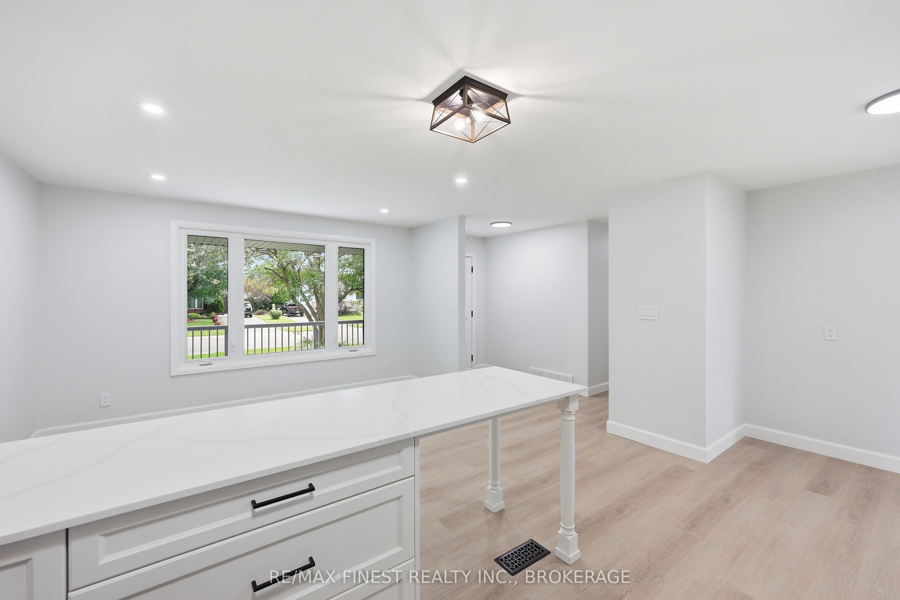 687 Willis Street Property Photo 17