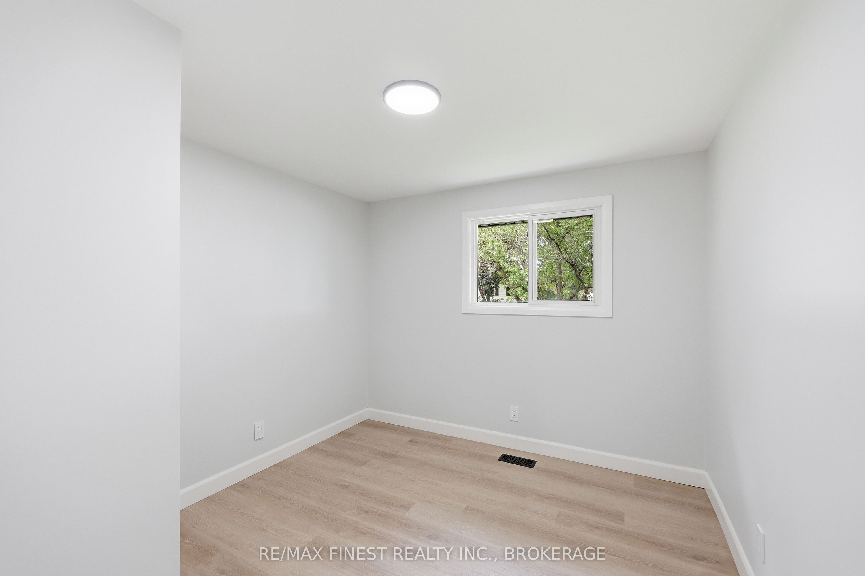 687 Willis Street Property Photo 23