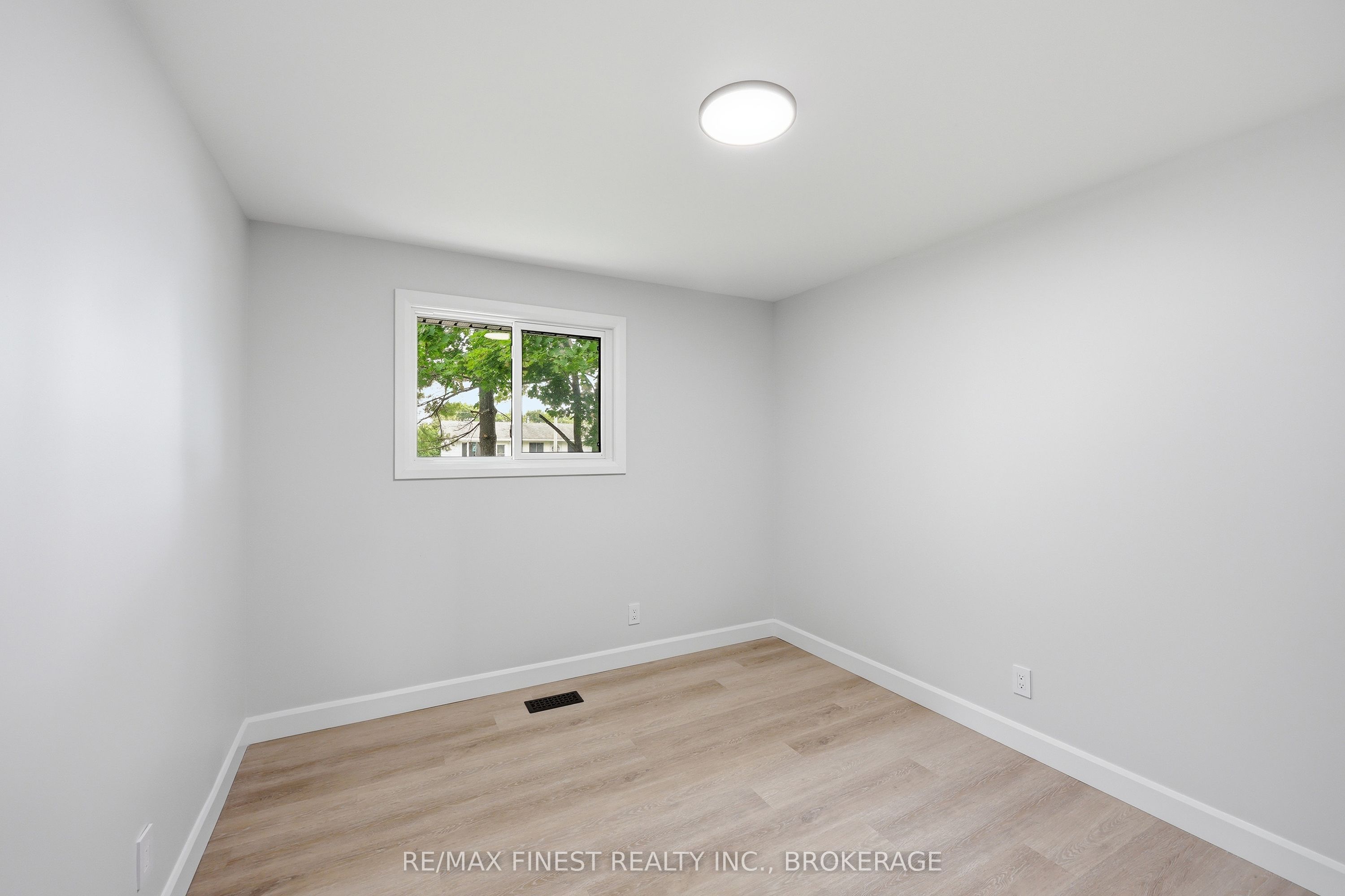 687 Willis Street Property Photo 25