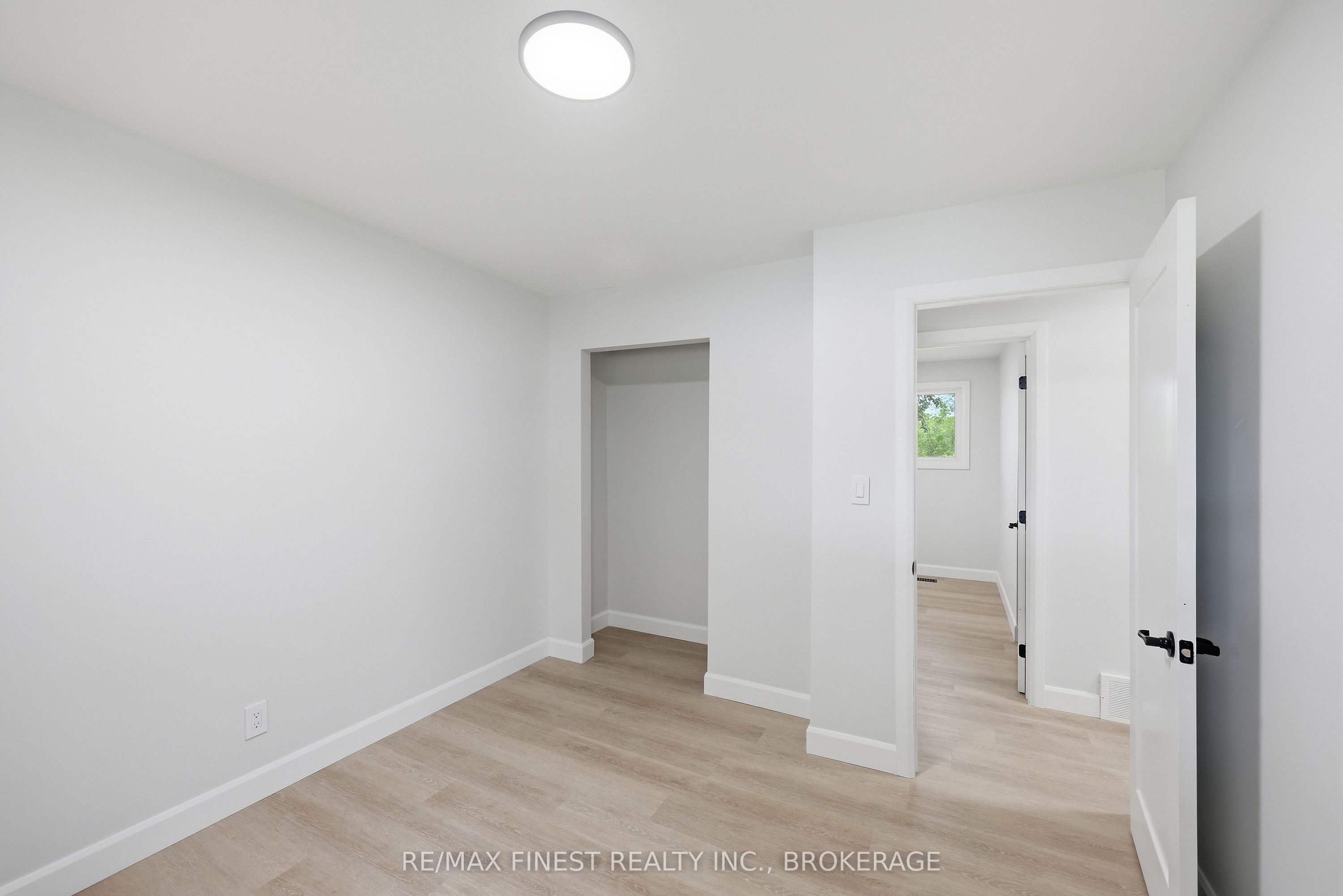 687 Willis Street Property Photo 26
