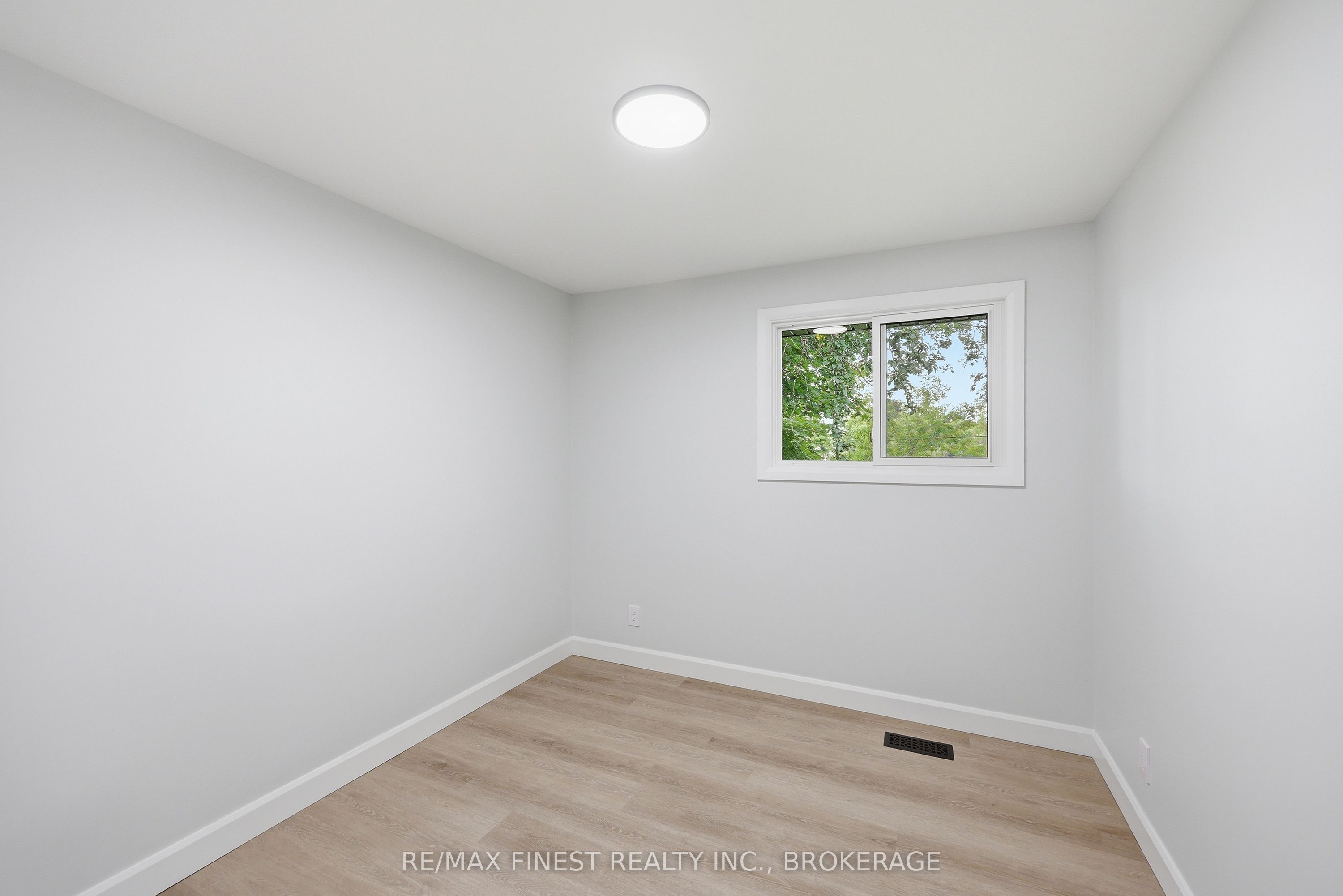 687 Willis Street Property Photo 27