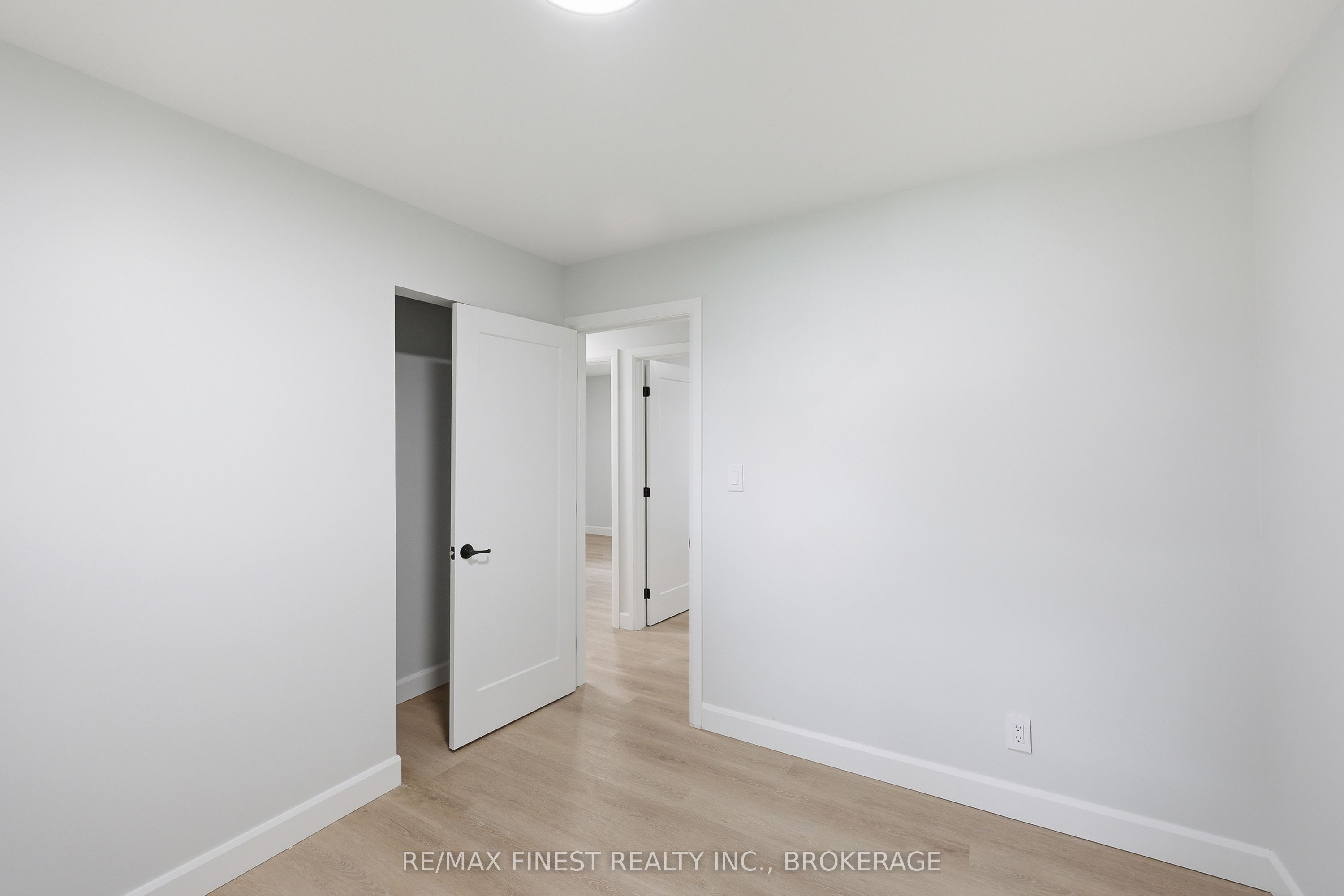 687 Willis Street Property Photo 28