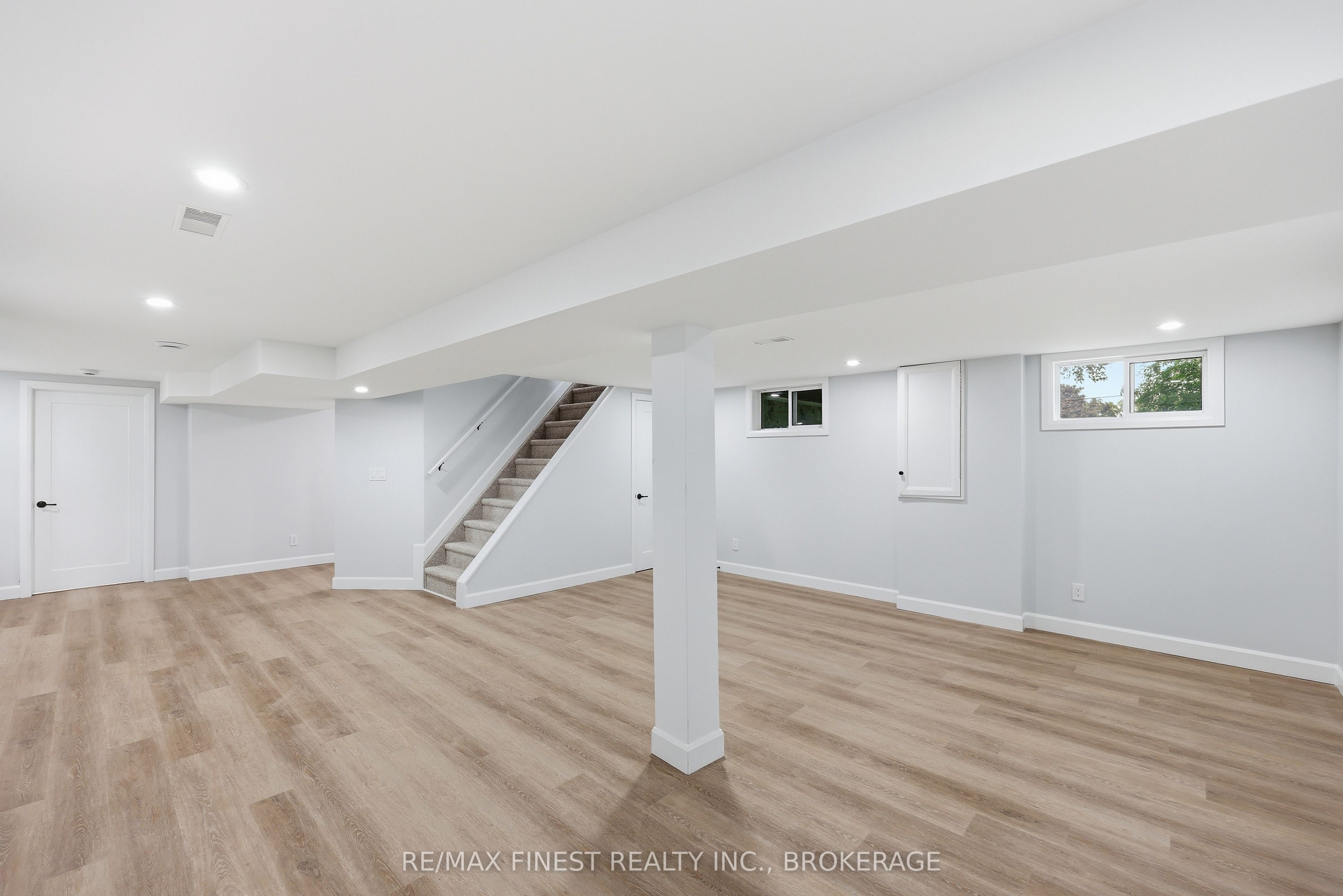 687 Willis Street Property Photo 32