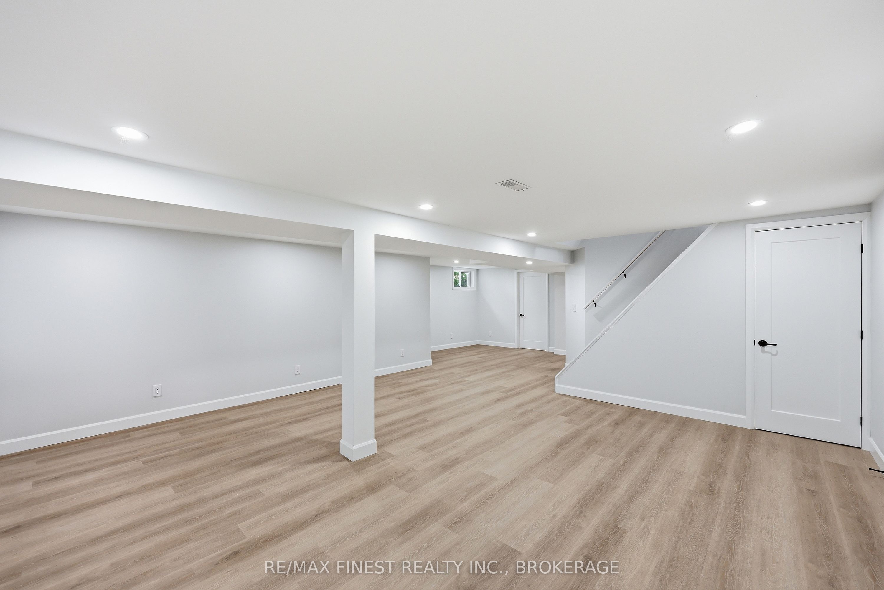 687 Willis Street Property Photo 33