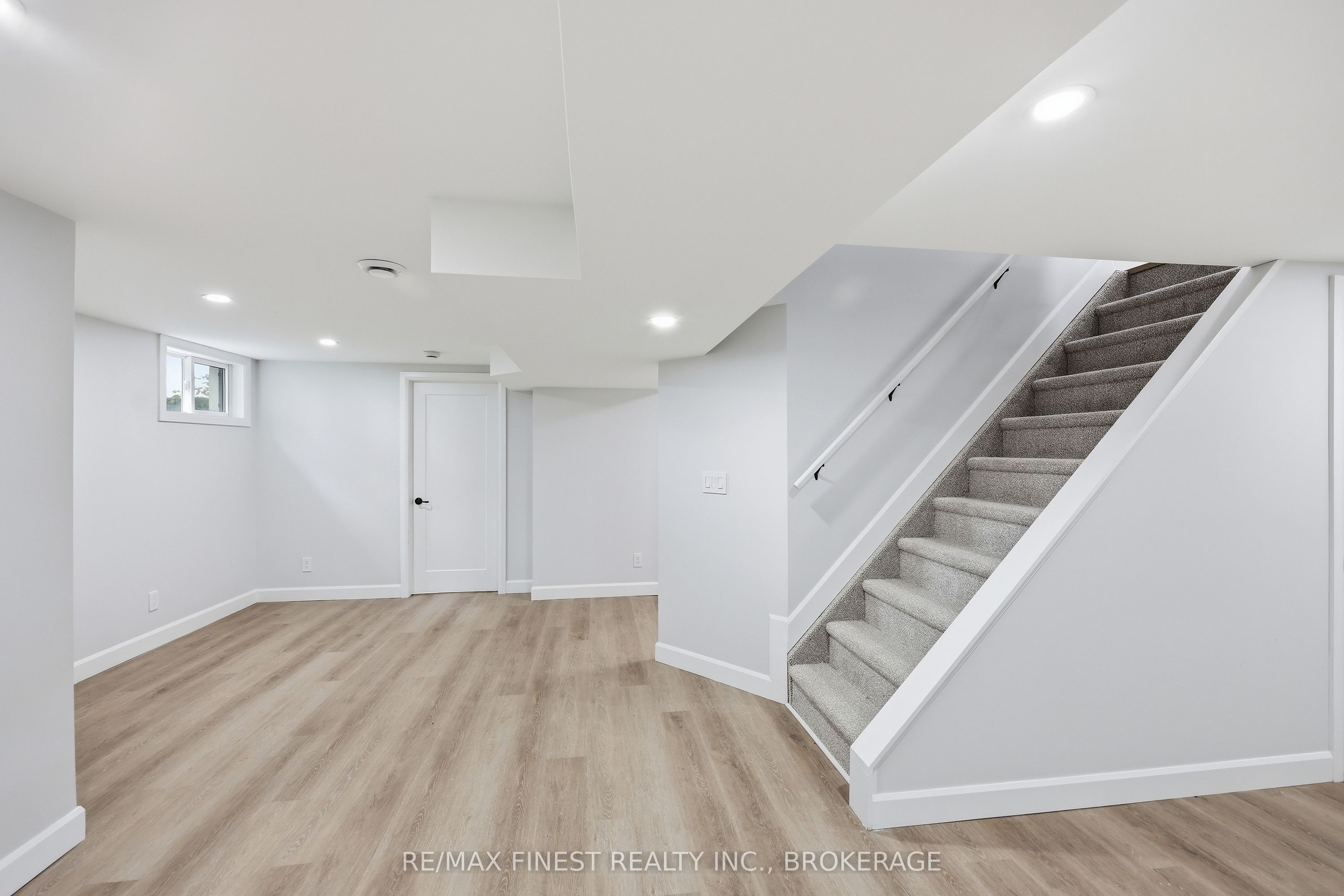 687 Willis Street Property Photo 34