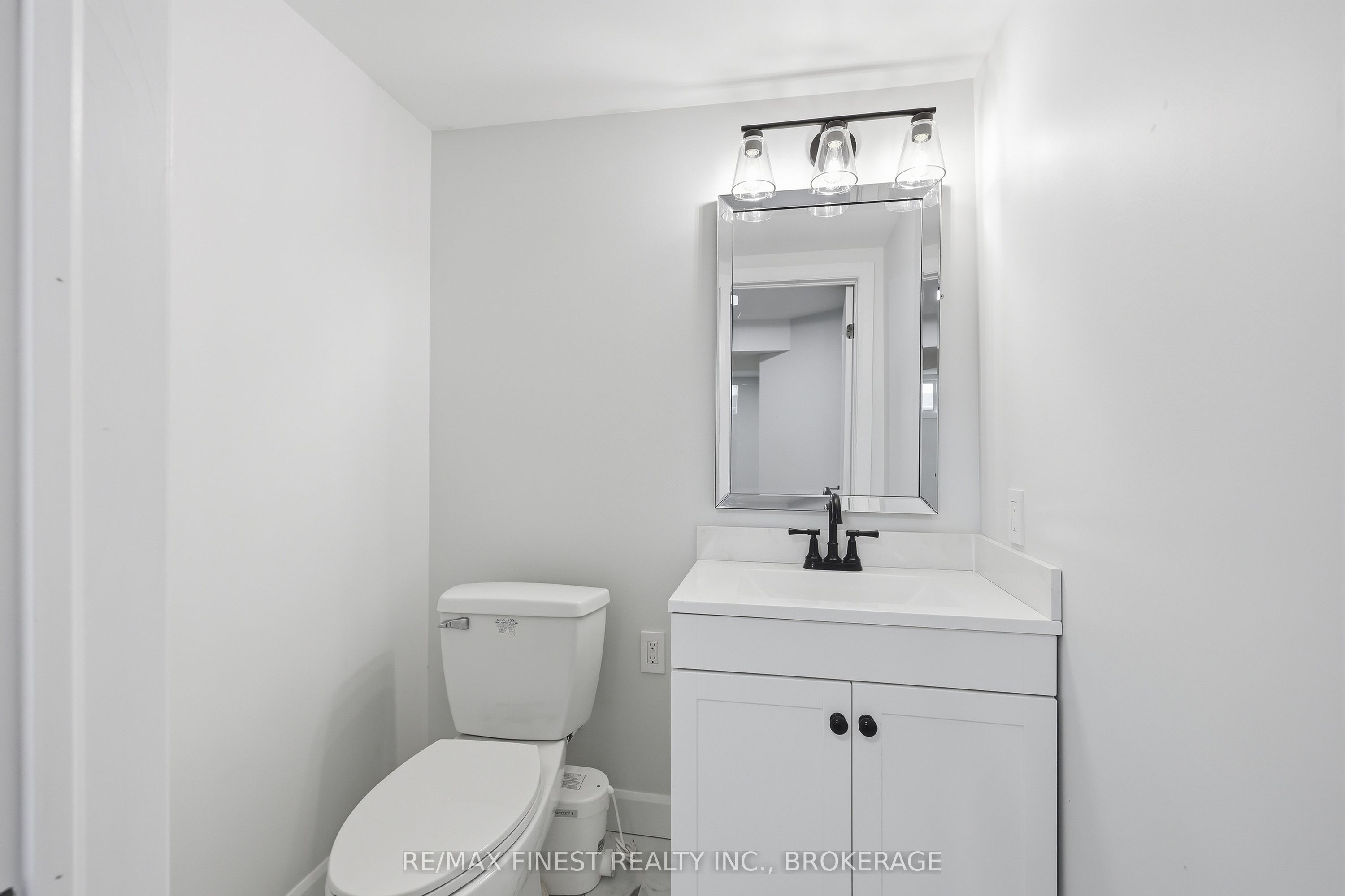 687 Willis Street Property Photo 37