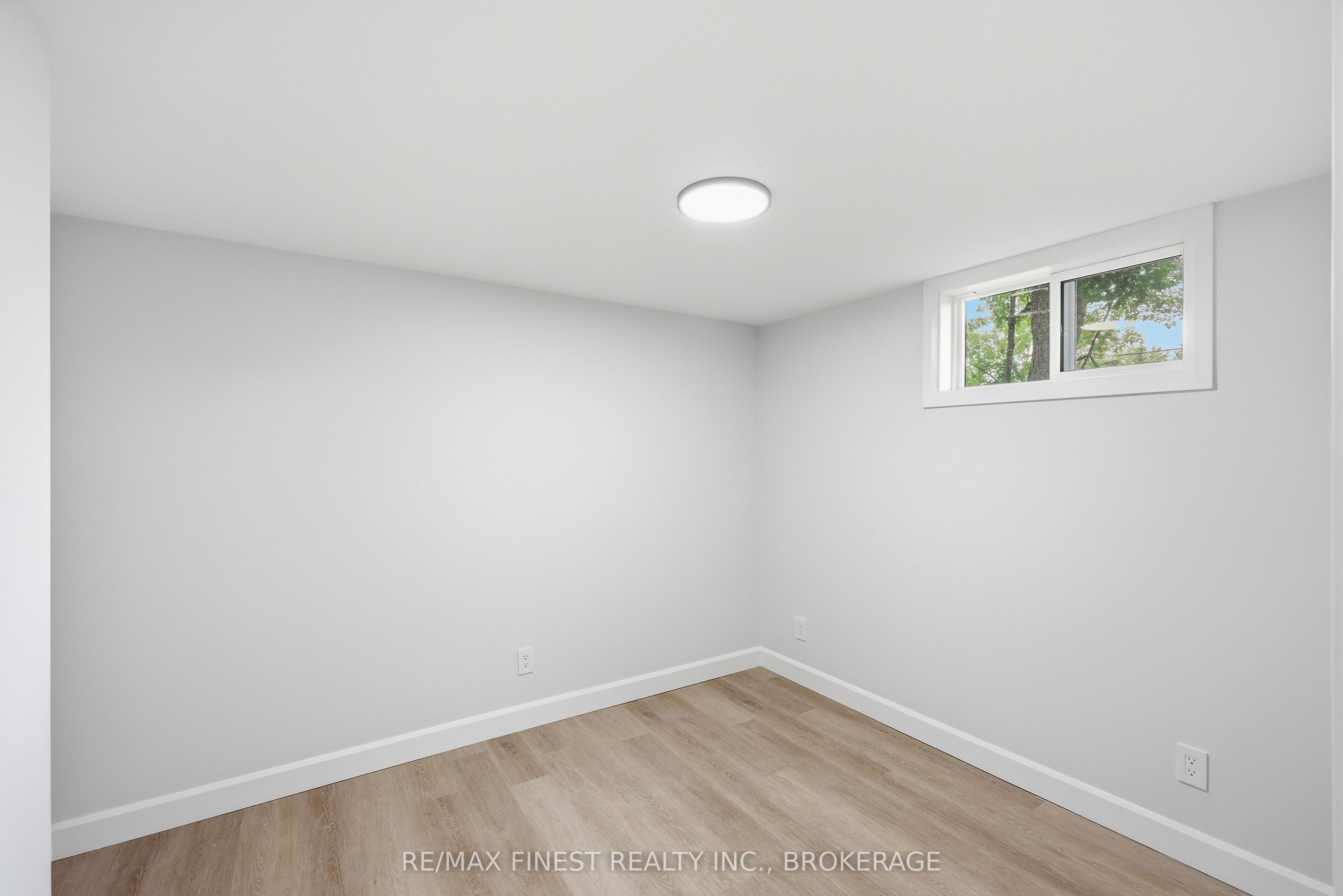 687 Willis Street Property Photo 38