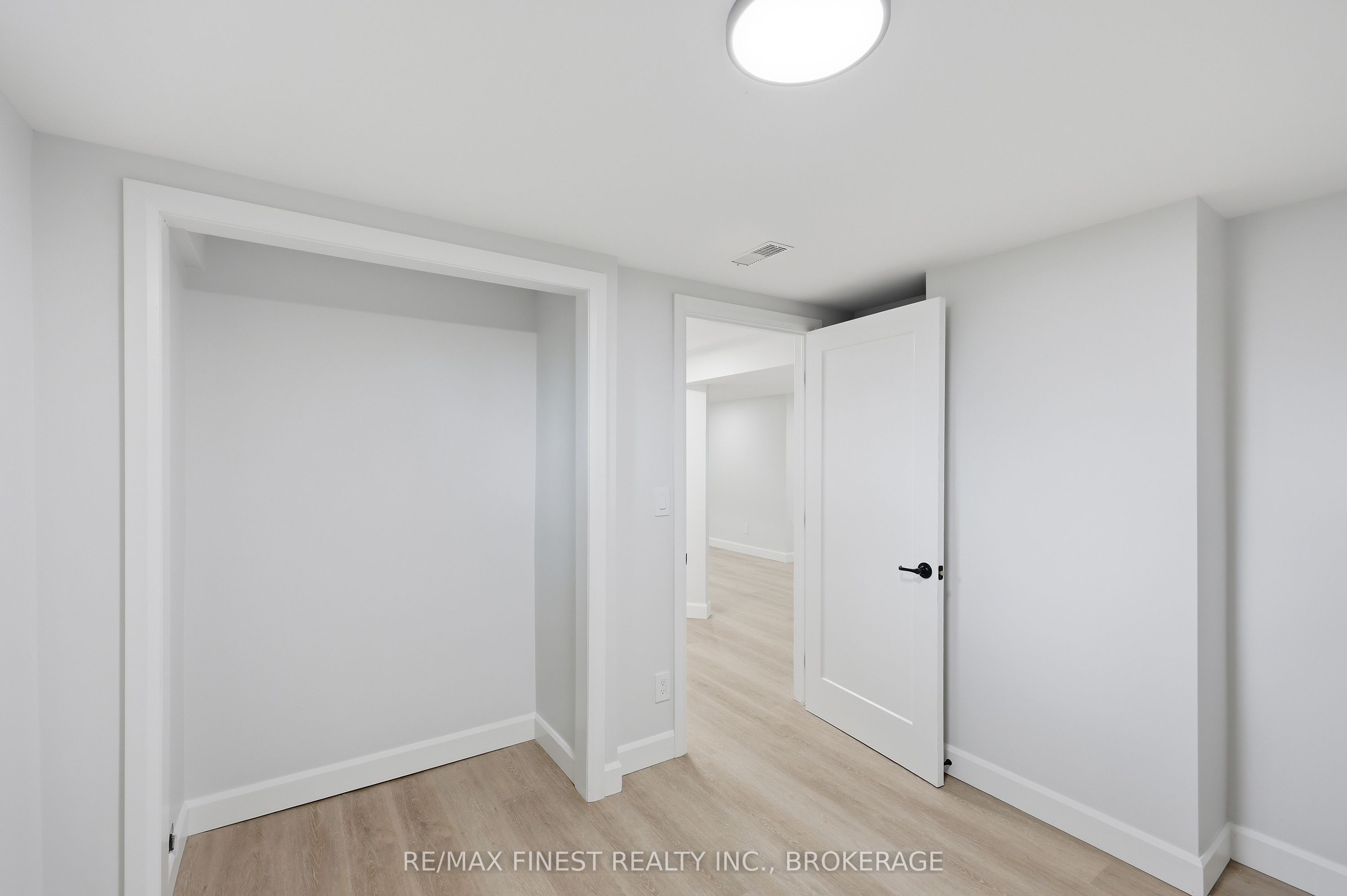 687 Willis Street Property Photo 39