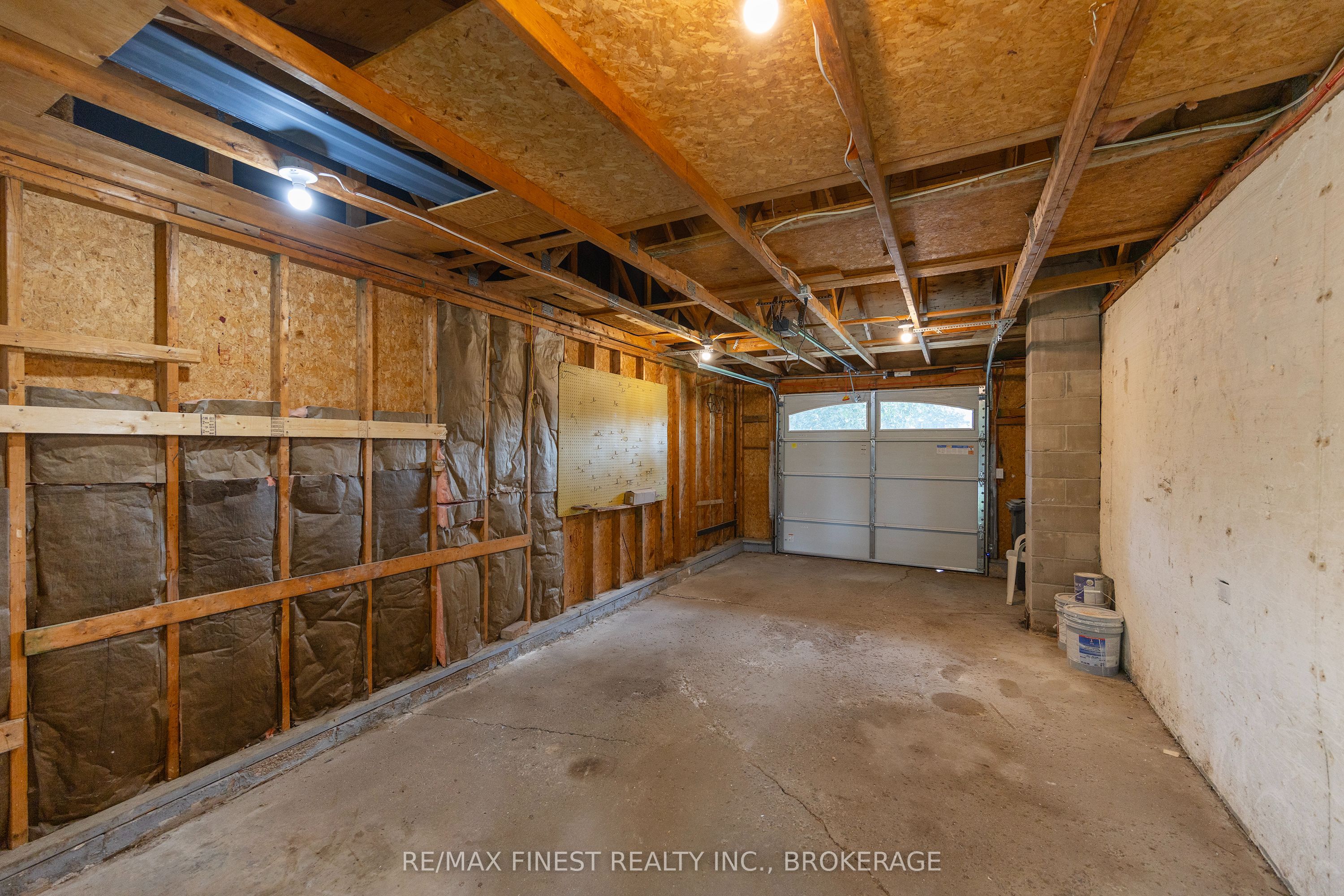 687 Willis Street Property Photo 40
