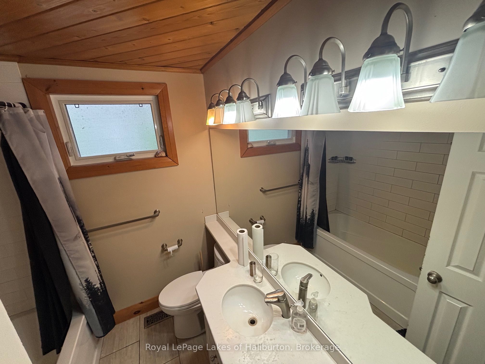3040 Haliburton Lake Road Property Photo 12