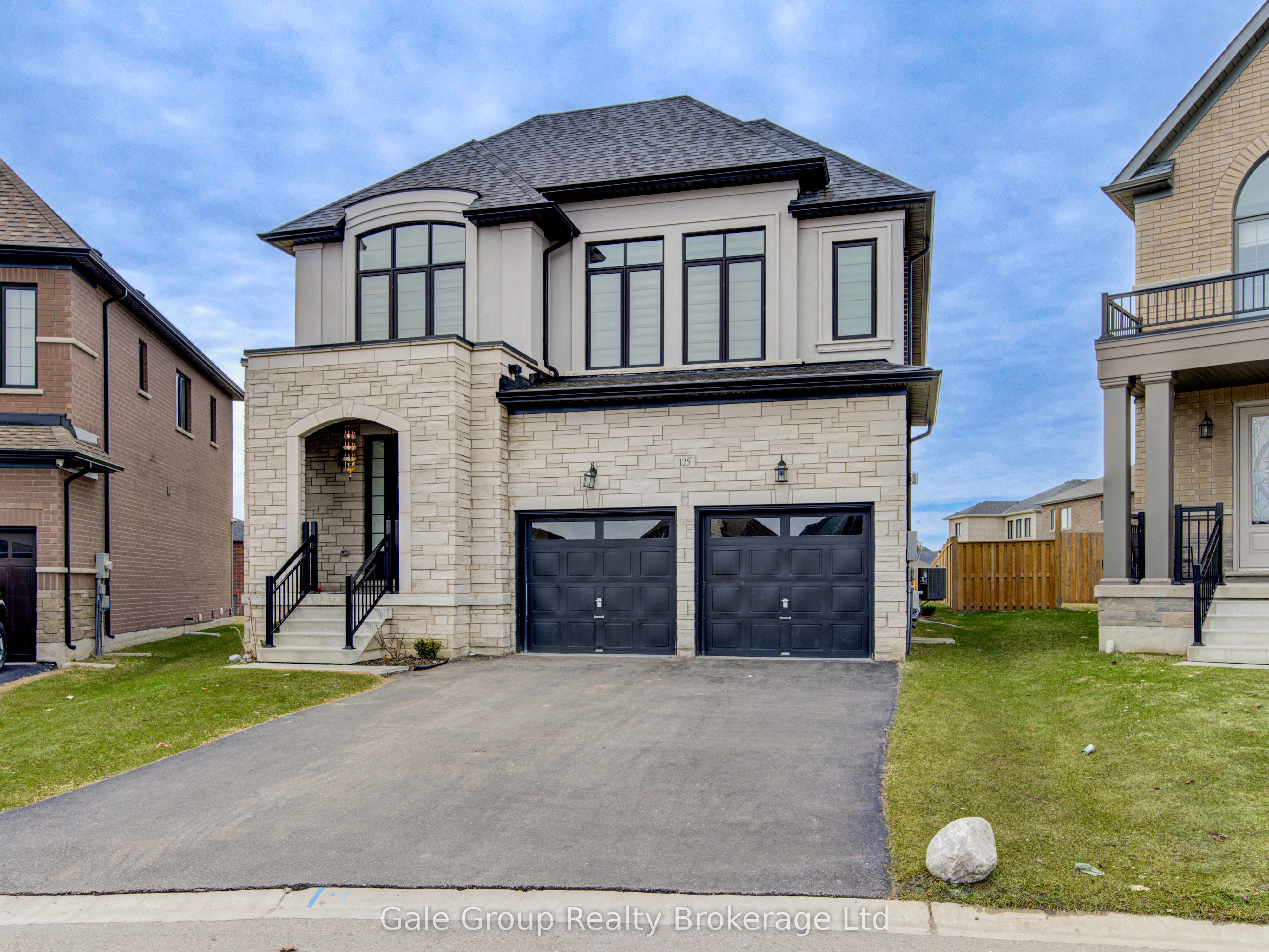 125 Prince Charles Crescent Property Photo 2
