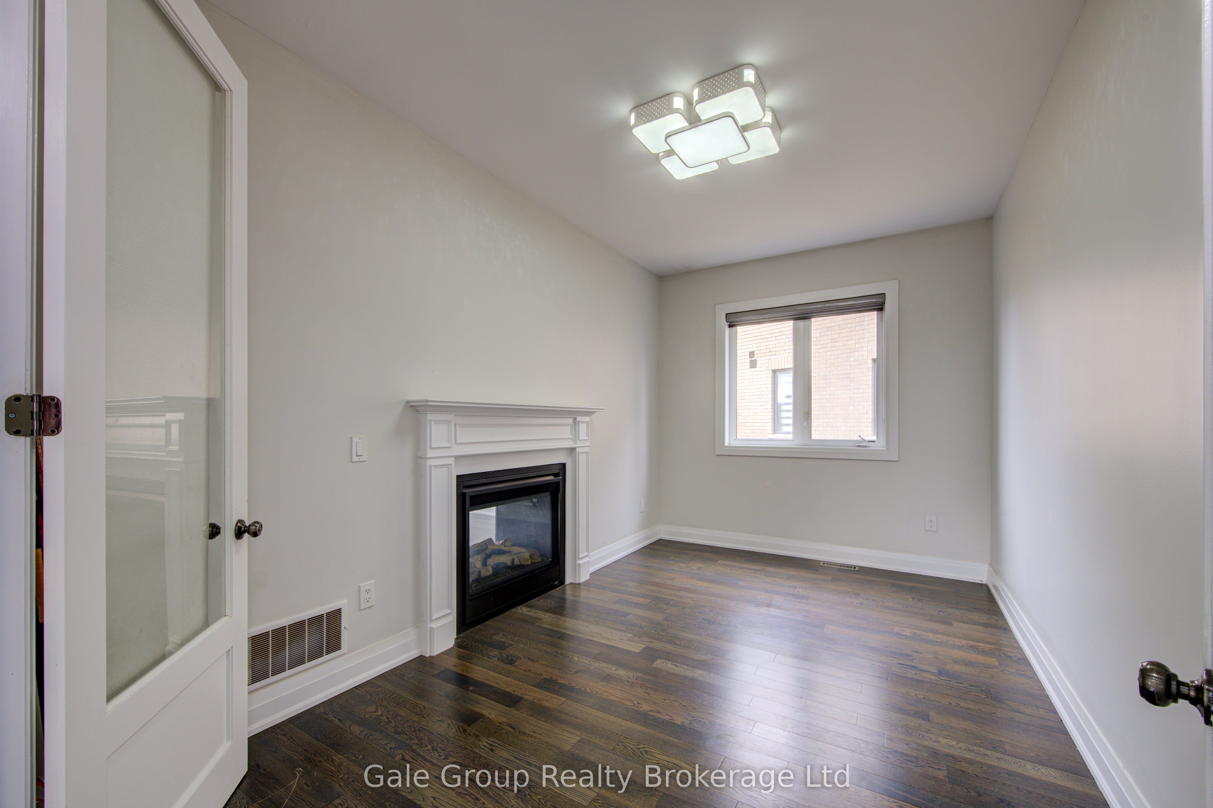 125 Prince Charles Crescent Property Photo 9