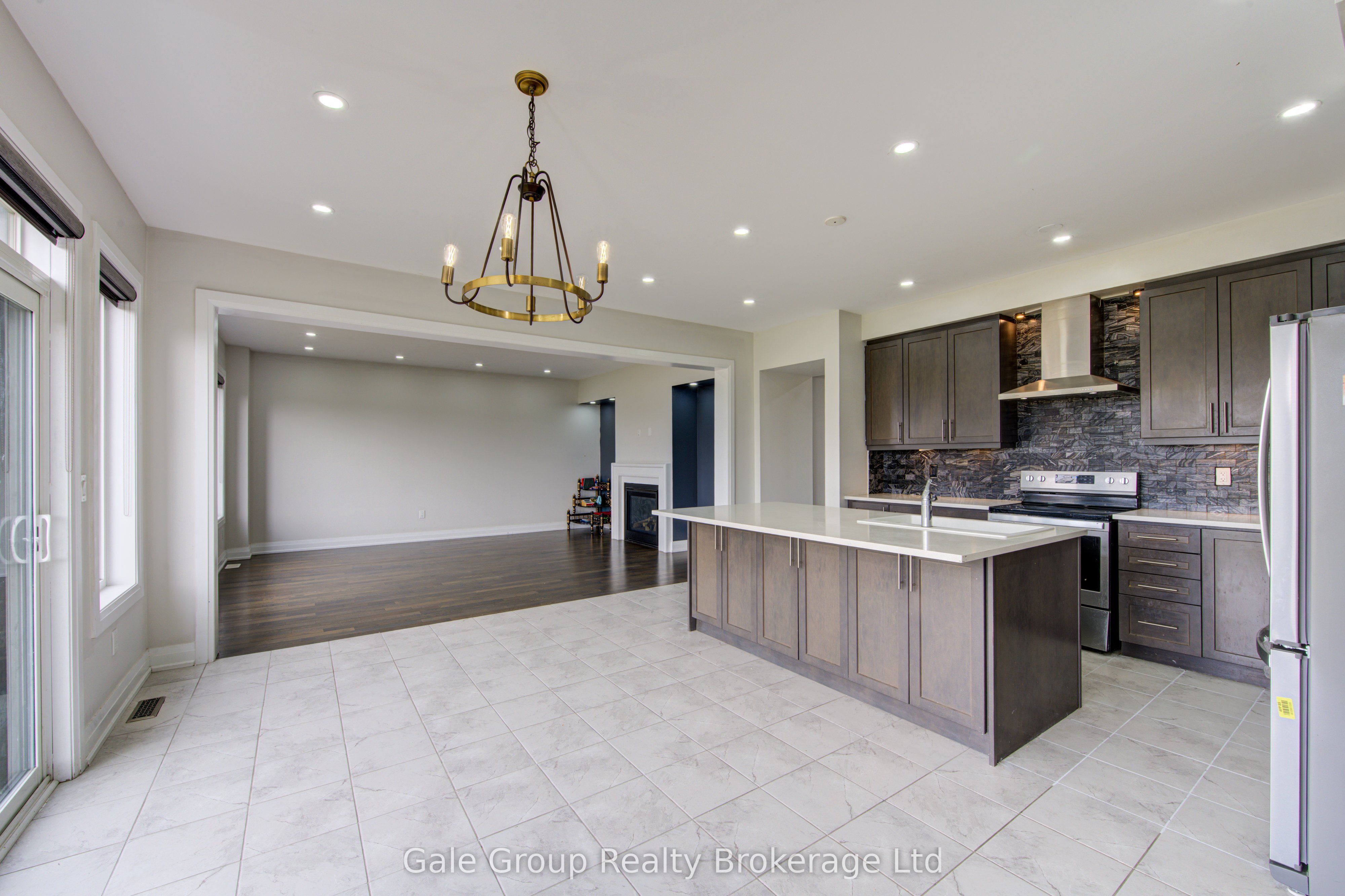 125 Prince Charles Crescent Property Photo 13