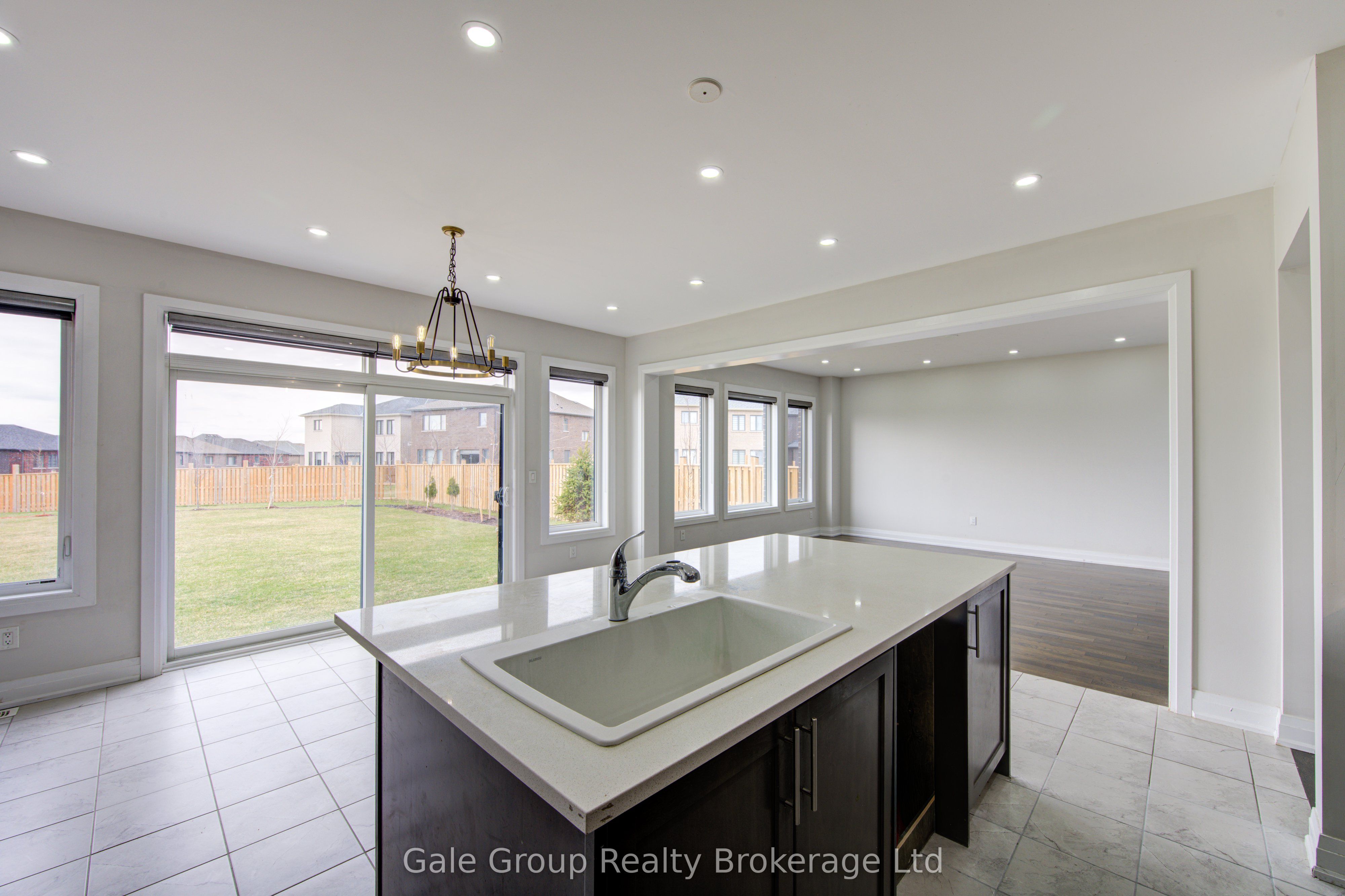 125 Prince Charles Crescent Property Photo 14