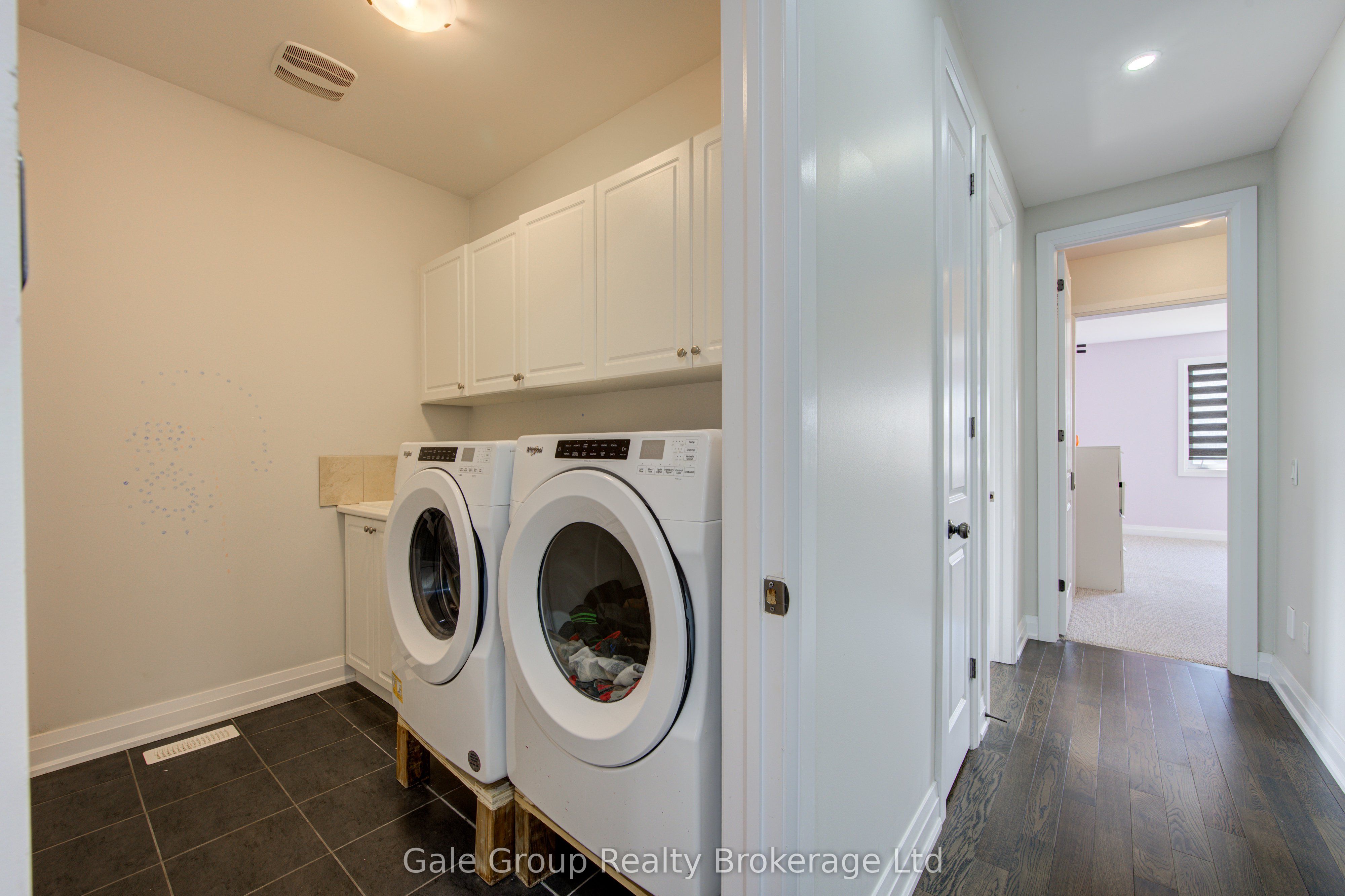 125 Prince Charles Crescent Property Photo 27