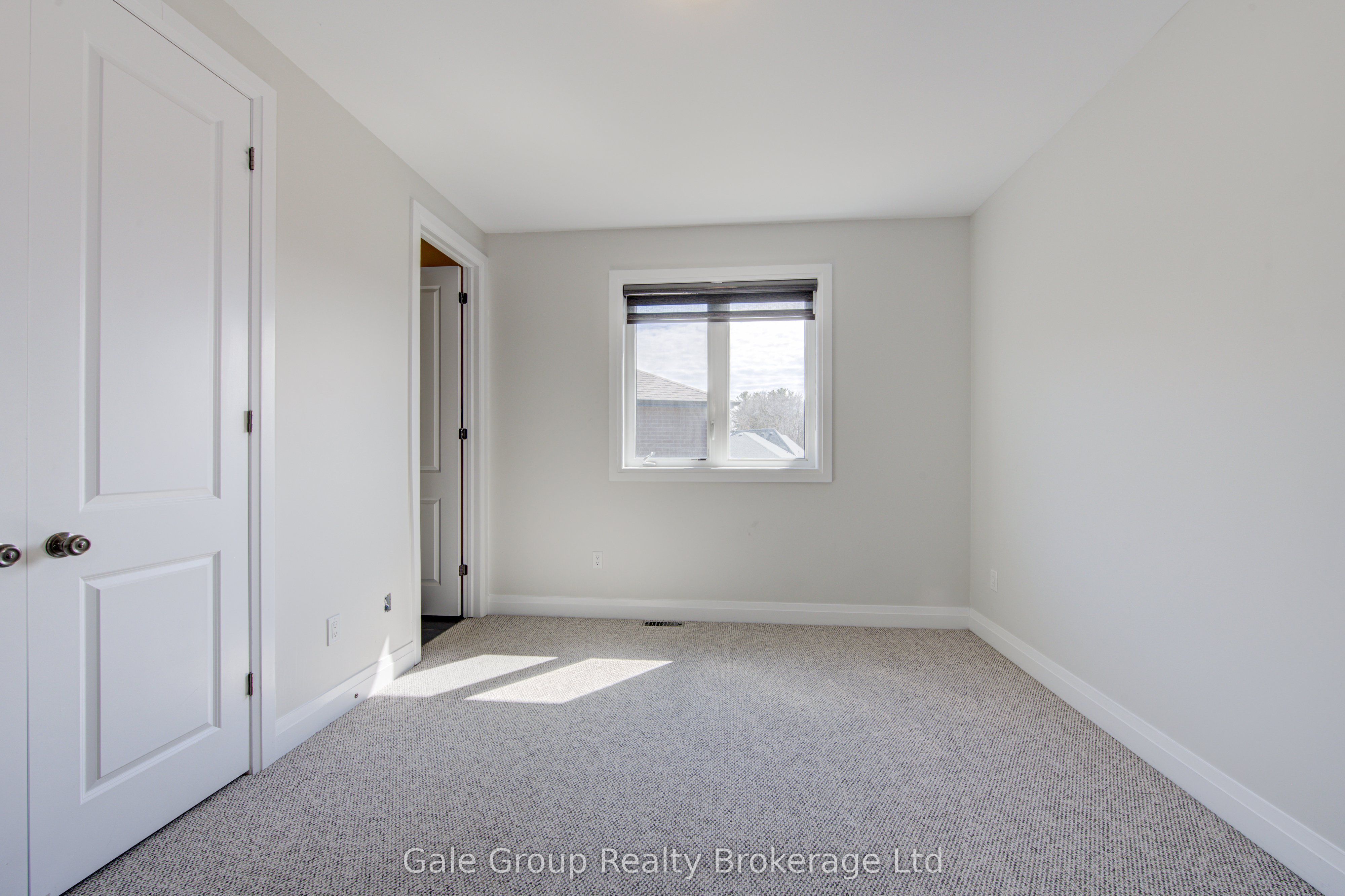 125 Prince Charles Crescent Property Photo 28