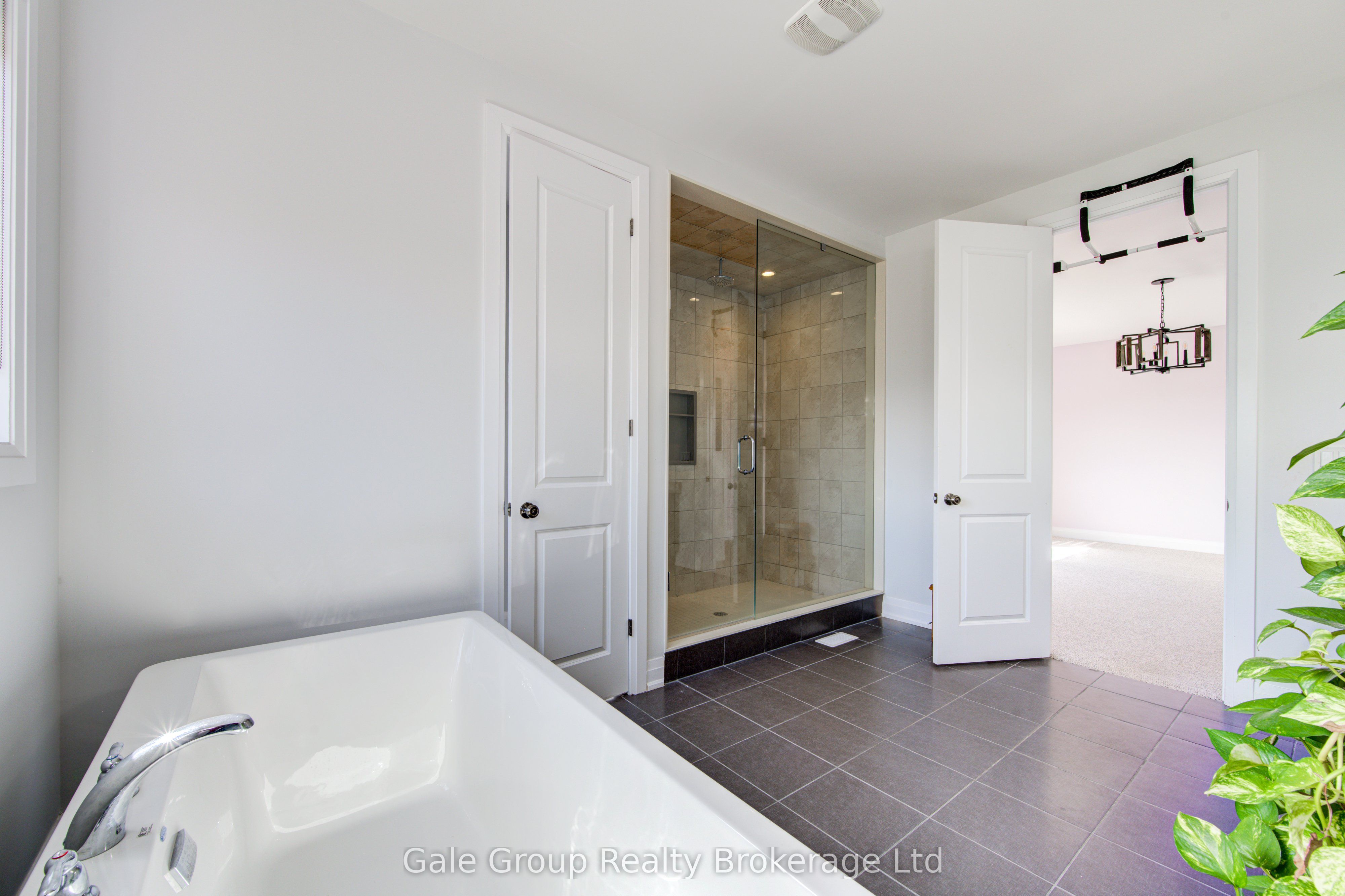 125 Prince Charles Crescent Property Photo 34