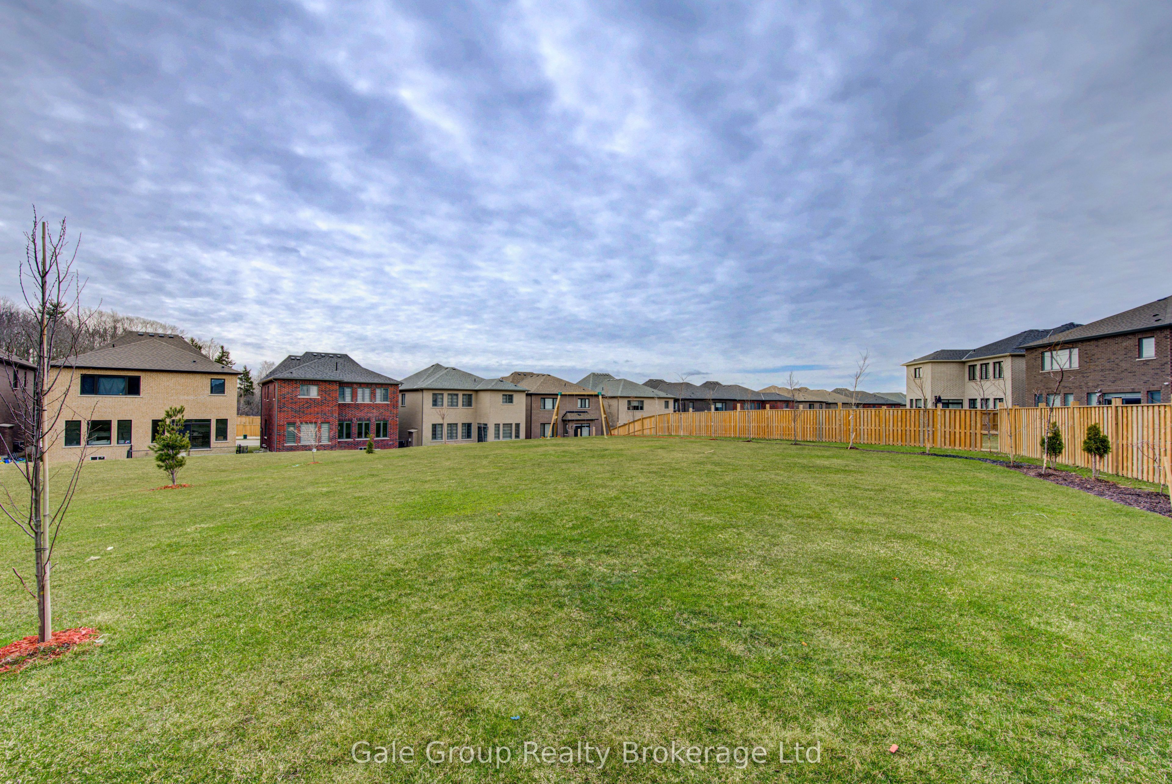 125 Prince Charles Crescent Property Photo 35
