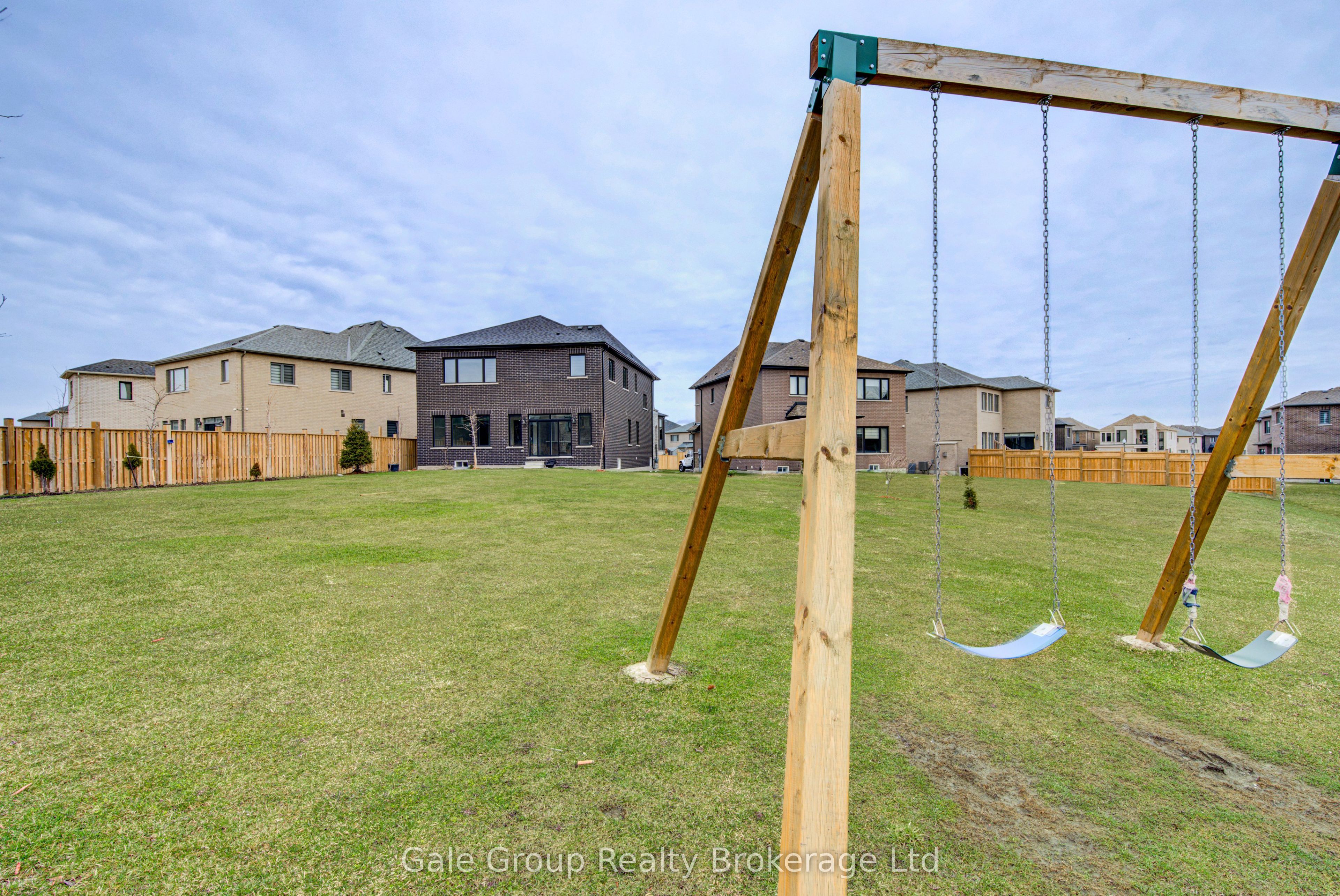 125 Prince Charles Crescent Property Photo 40