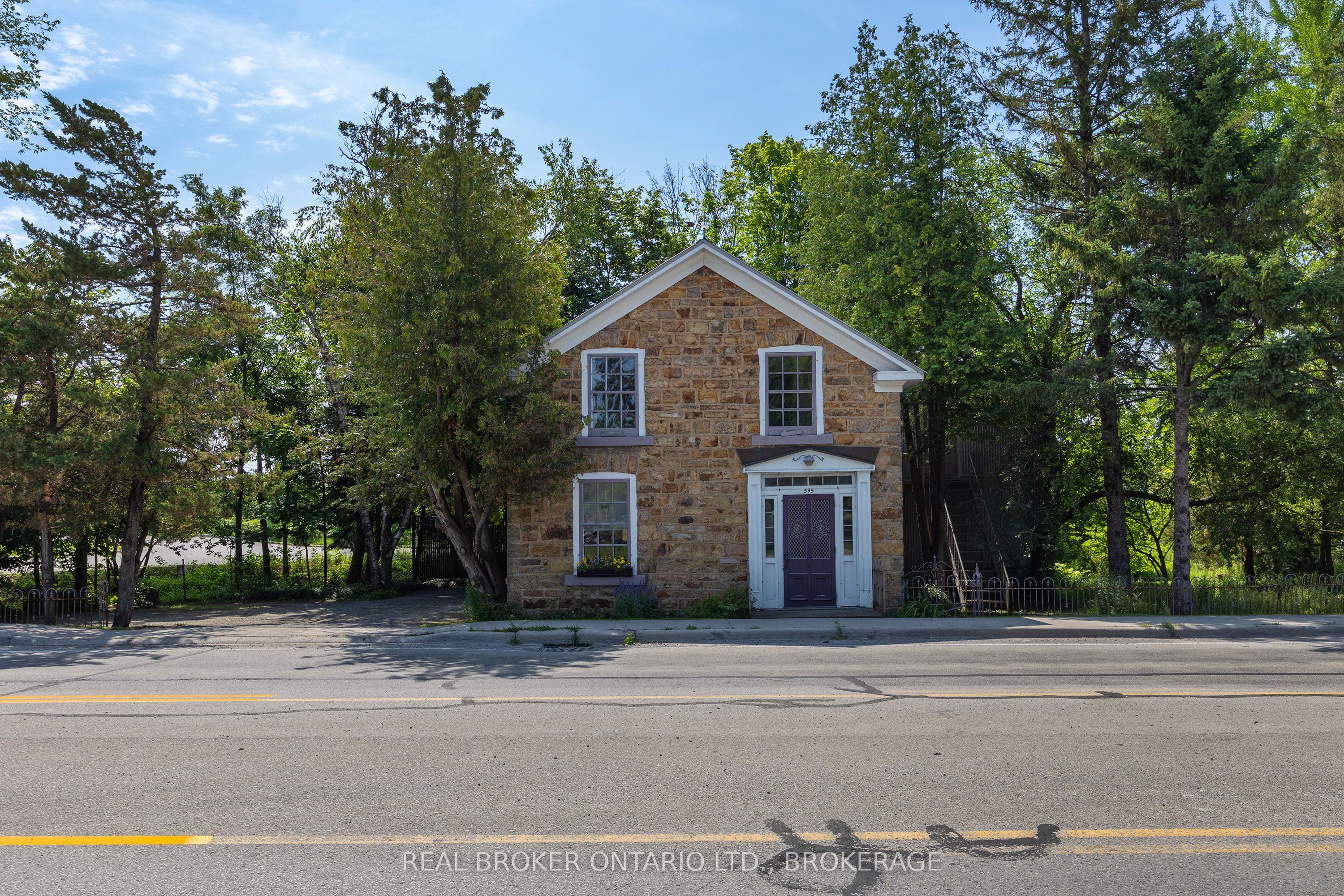 595 King Street E Property Photo 2