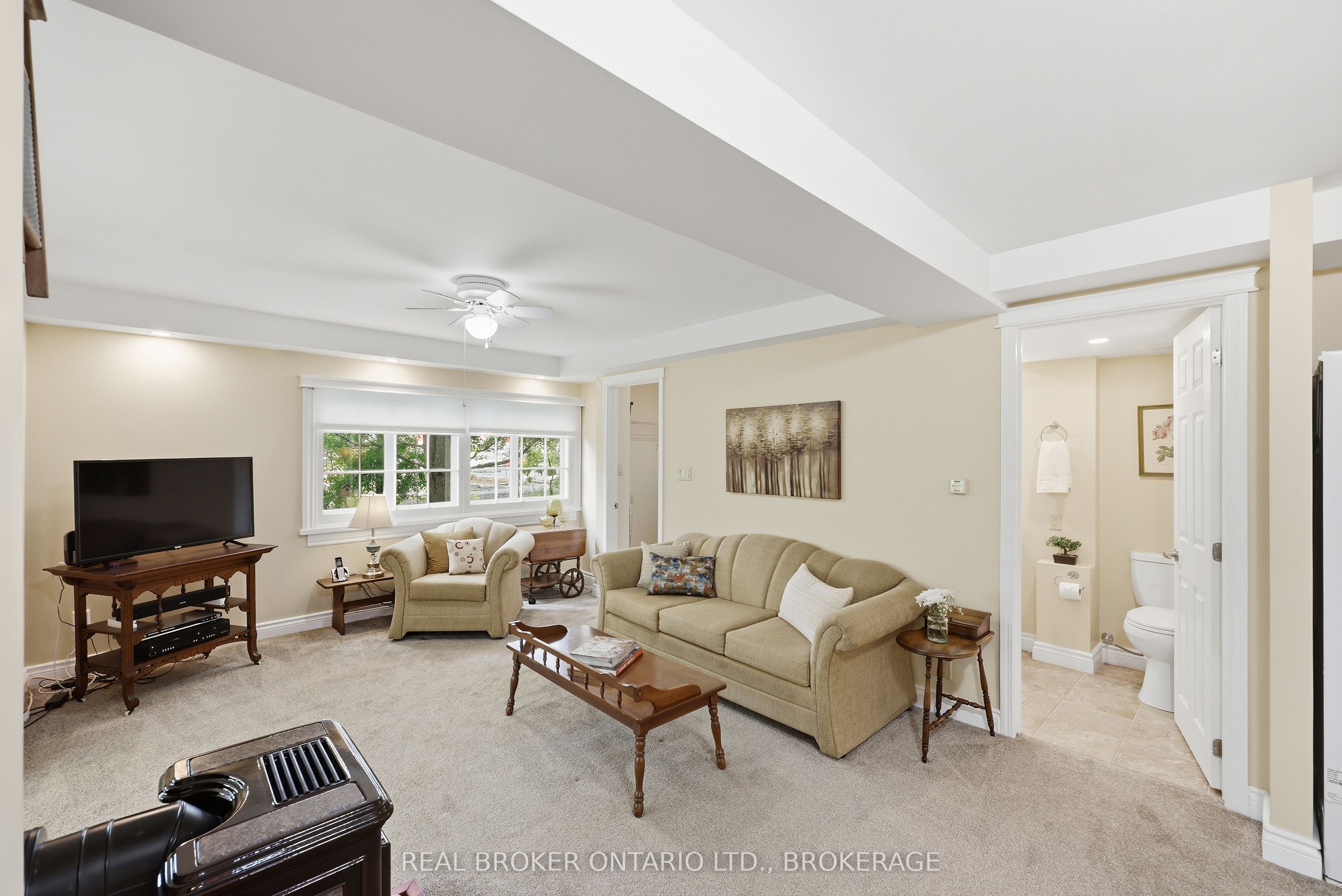 595 King Street E Property Photo 5