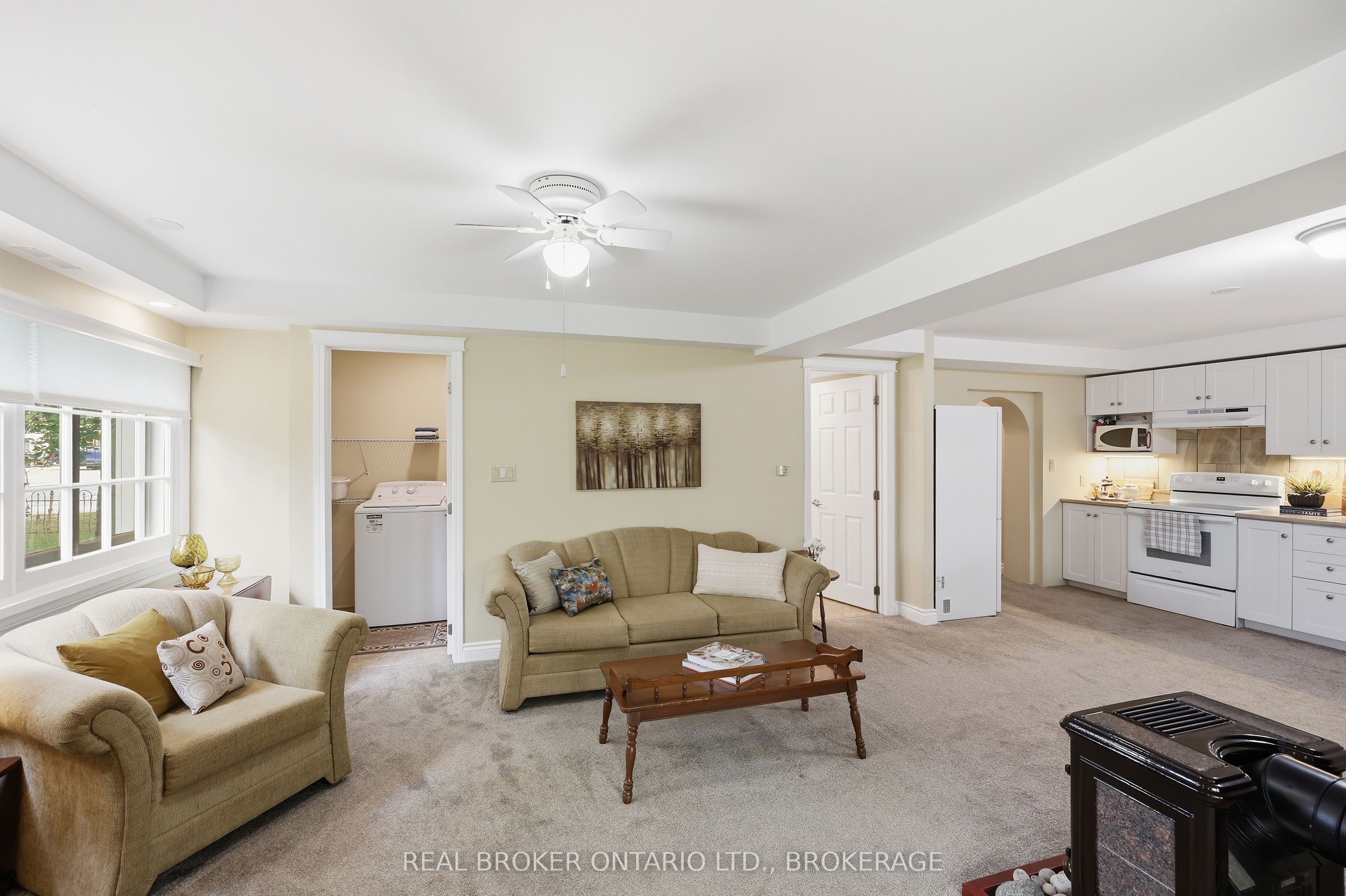 595 King Street E Property Photo 6
