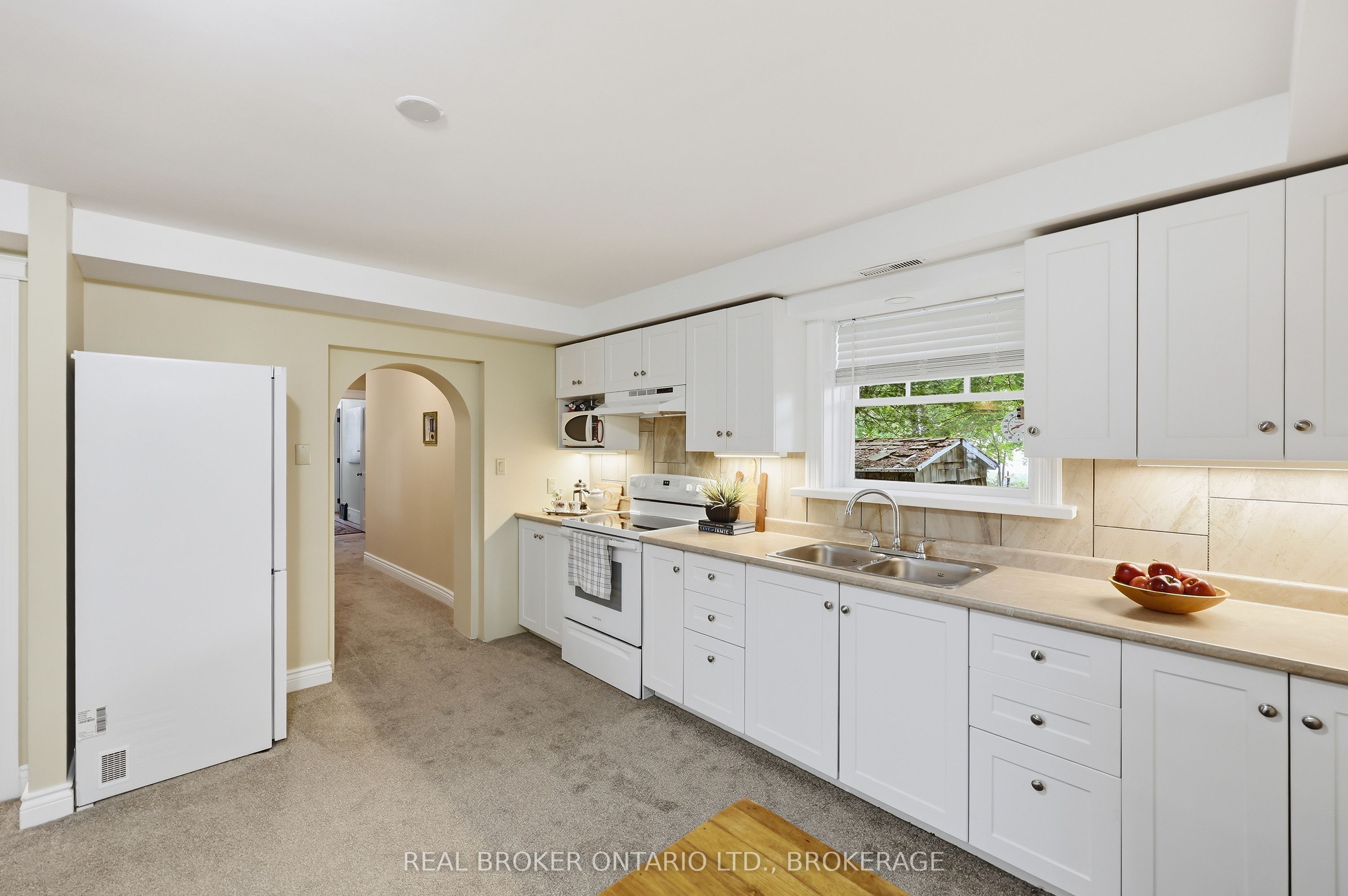 595 King Street E Property Photo 10