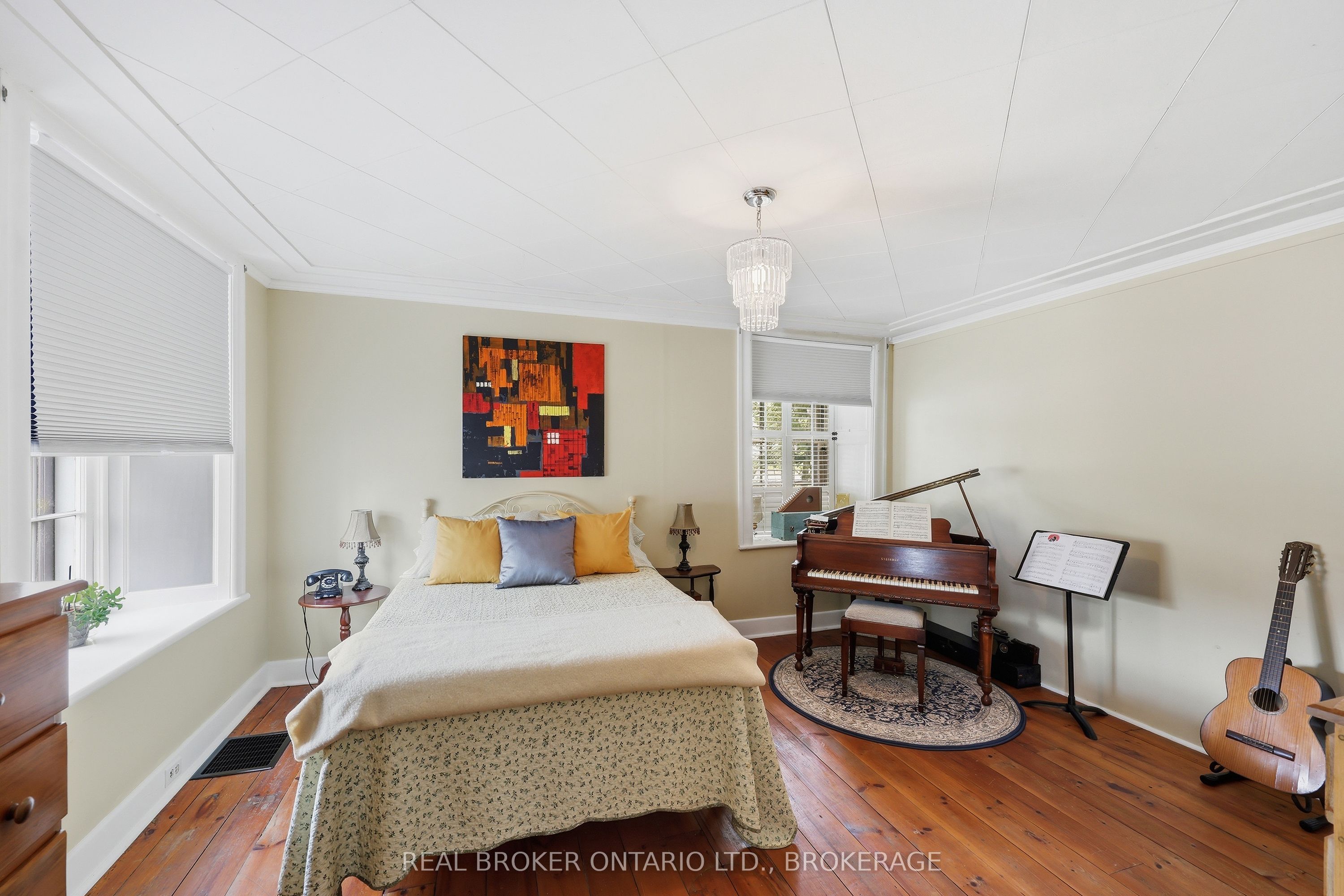 595 King Street E Property Photo 12