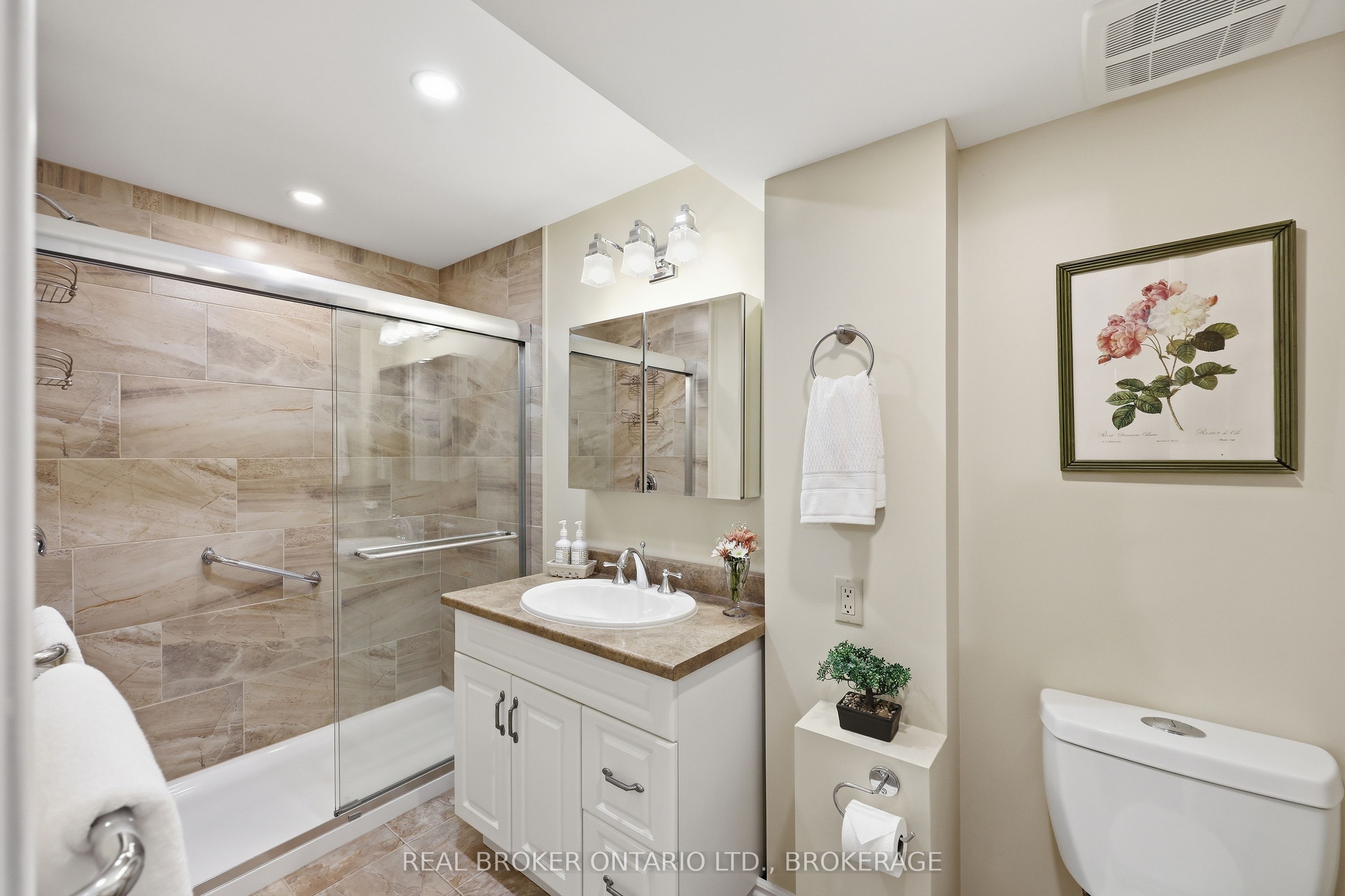 595 King Street E Property Photo 14