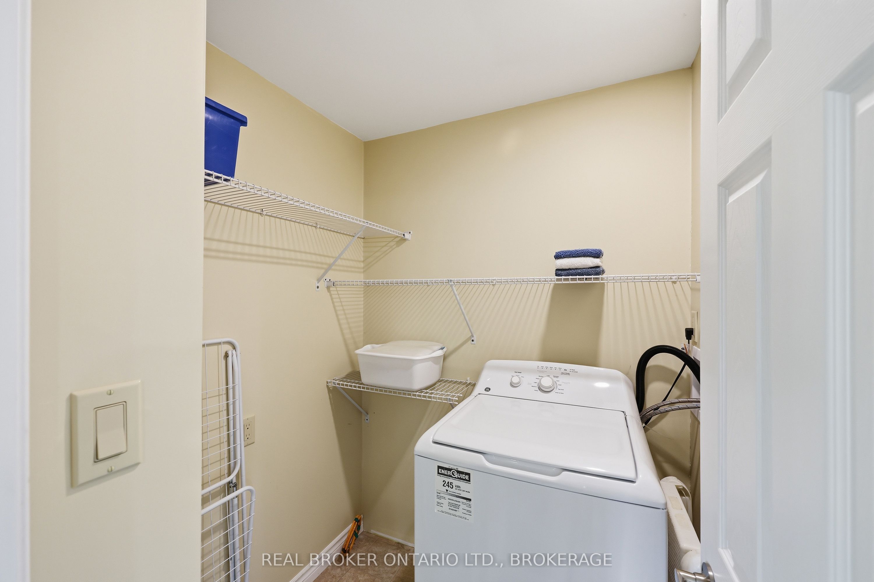 595 King Street E Property Photo 15