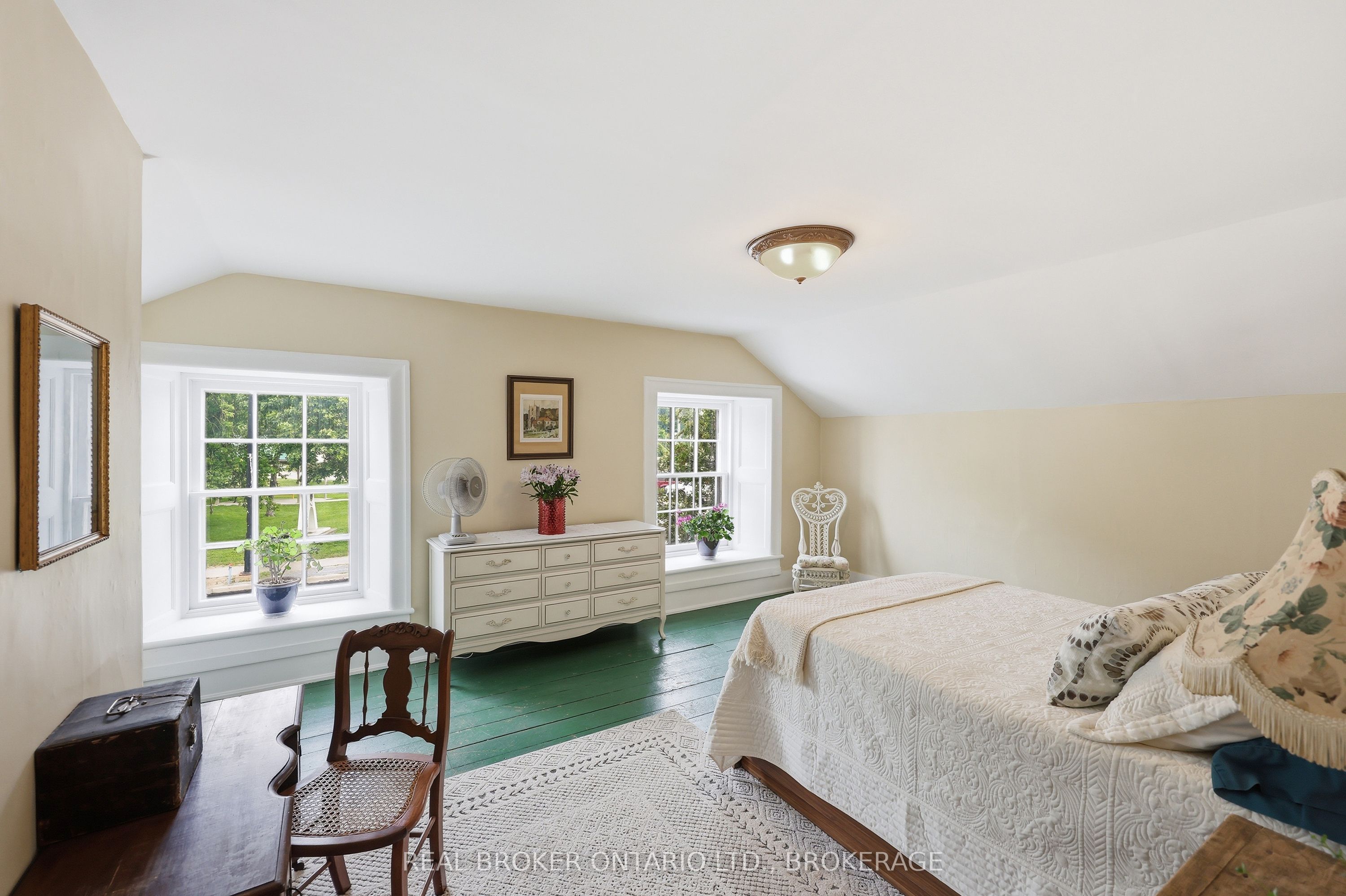 595 King Street E Property Photo 19
